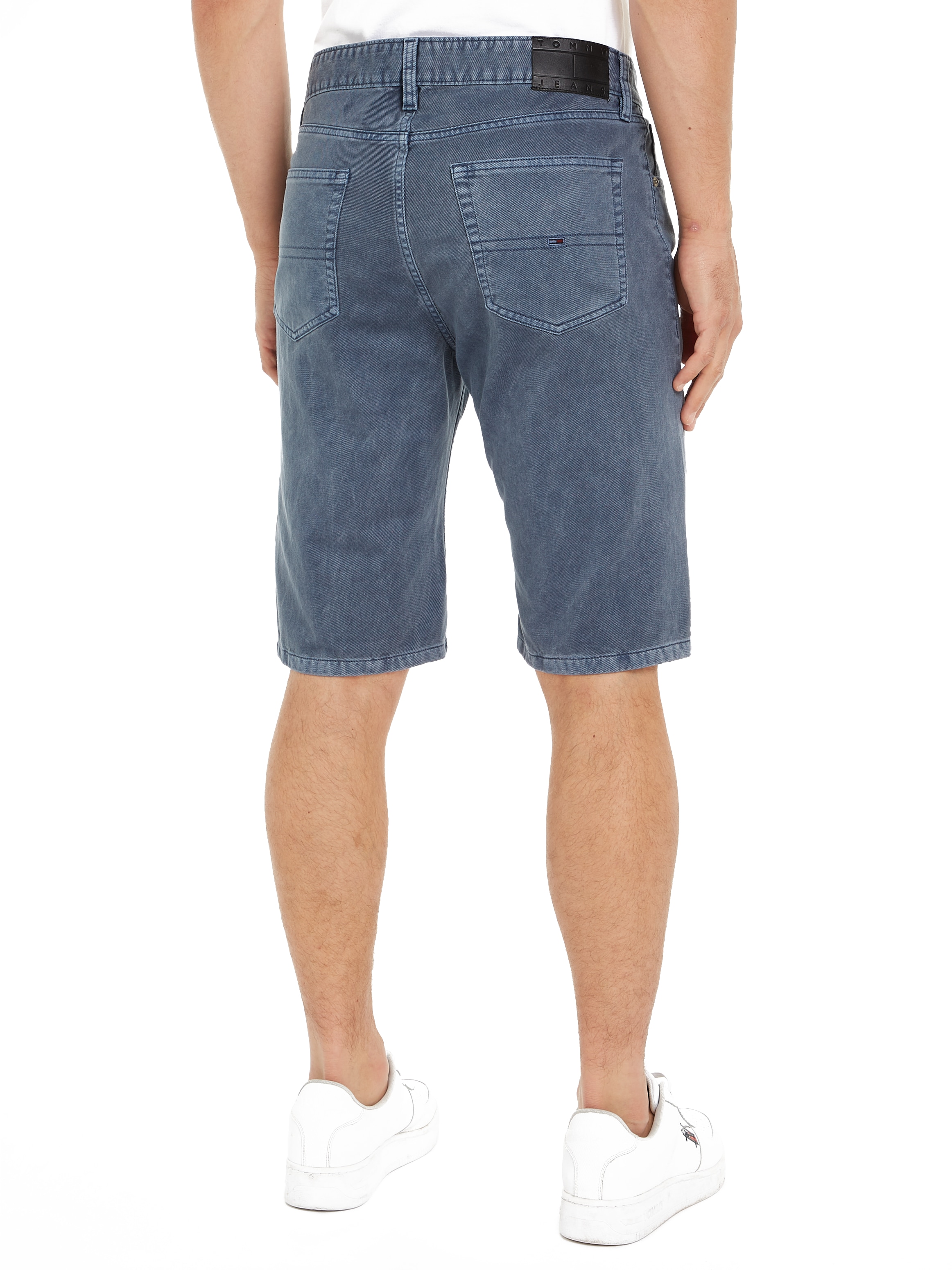 Tommy Jeans Shorts »TJM RYAN GARMENT DYE SHORT«, leicht gewachsene Optik