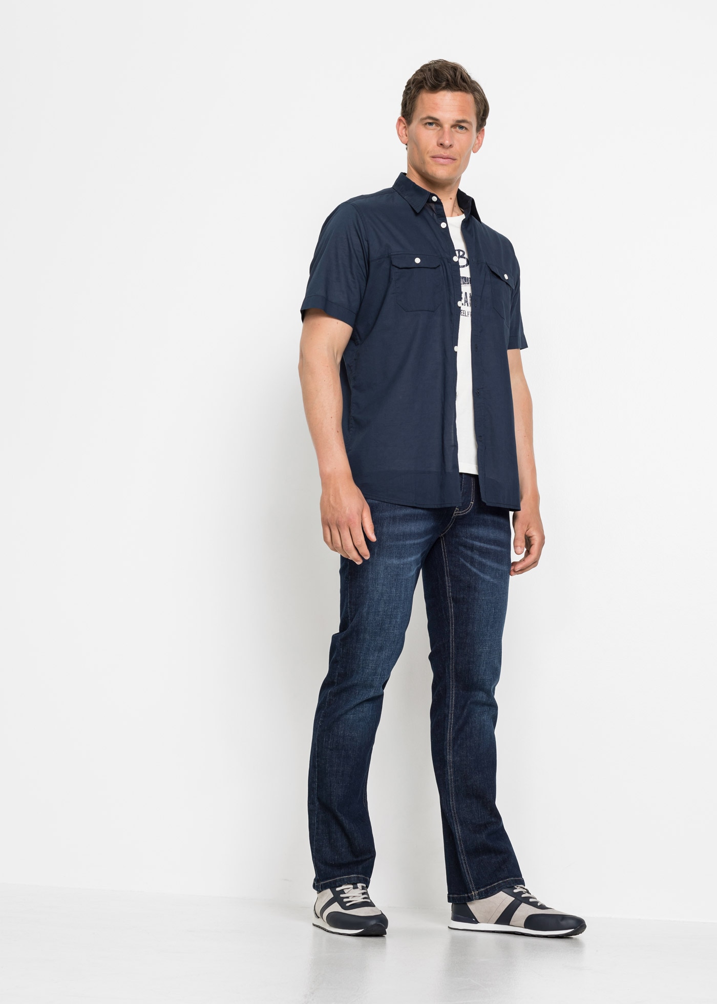 bonprix Chemise à manches courtes »Kurzarmhemd aus reiner Baumwolle« Regular Fit, aus Baumwolle, mit Brusttaschen, Kentkragen