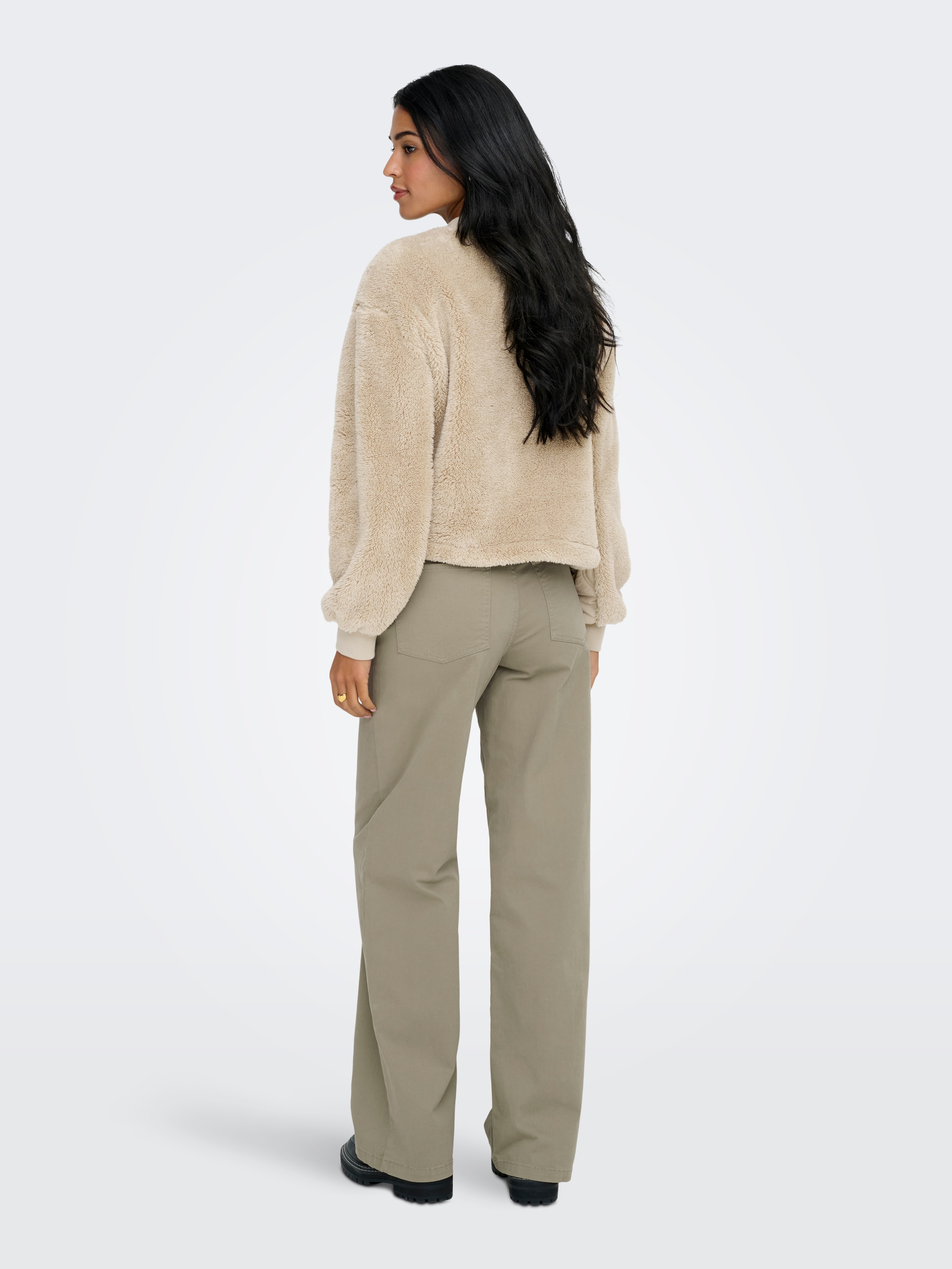 ONLY Plüschjacke »ONLANNA CONTACT LIFE SHORT JACKET CC OTW« Brusttasche mit Reissverschluss