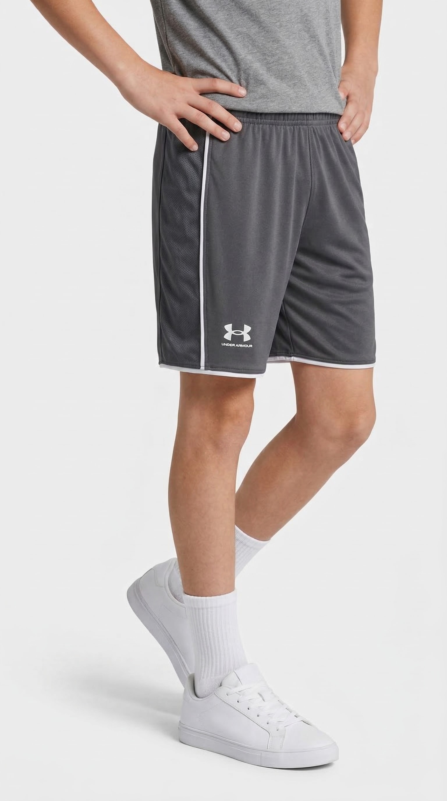 Image of Under Armour Trainingsshorts "UA B CH. TRAIN SHORT" für vielseitige Aktivitäten, leichtes Material, bequeme Passform