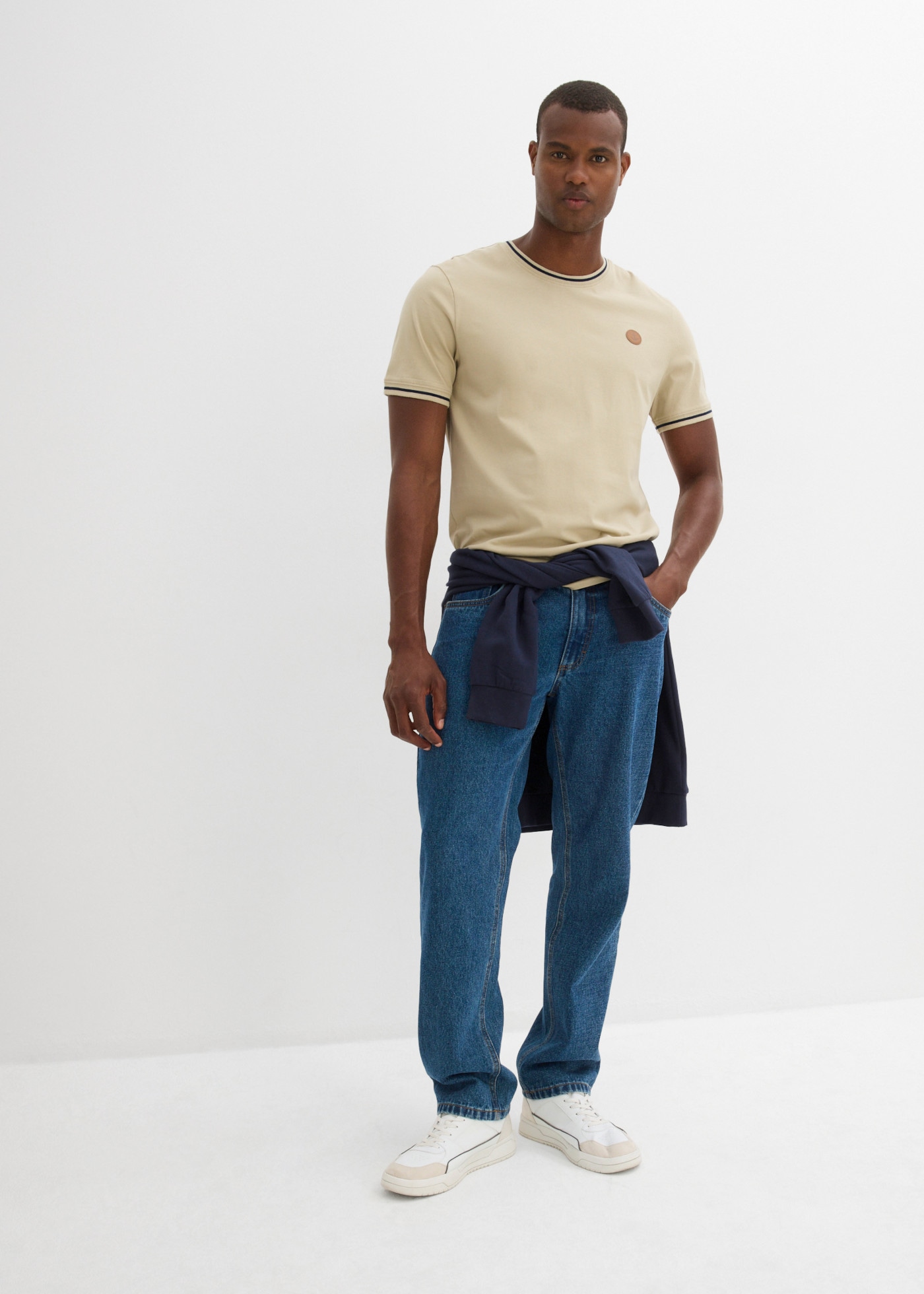 bonprix T-Shirt aus reiner Baumwolle, mit kleinem Kunstlederbadge, regular fit
