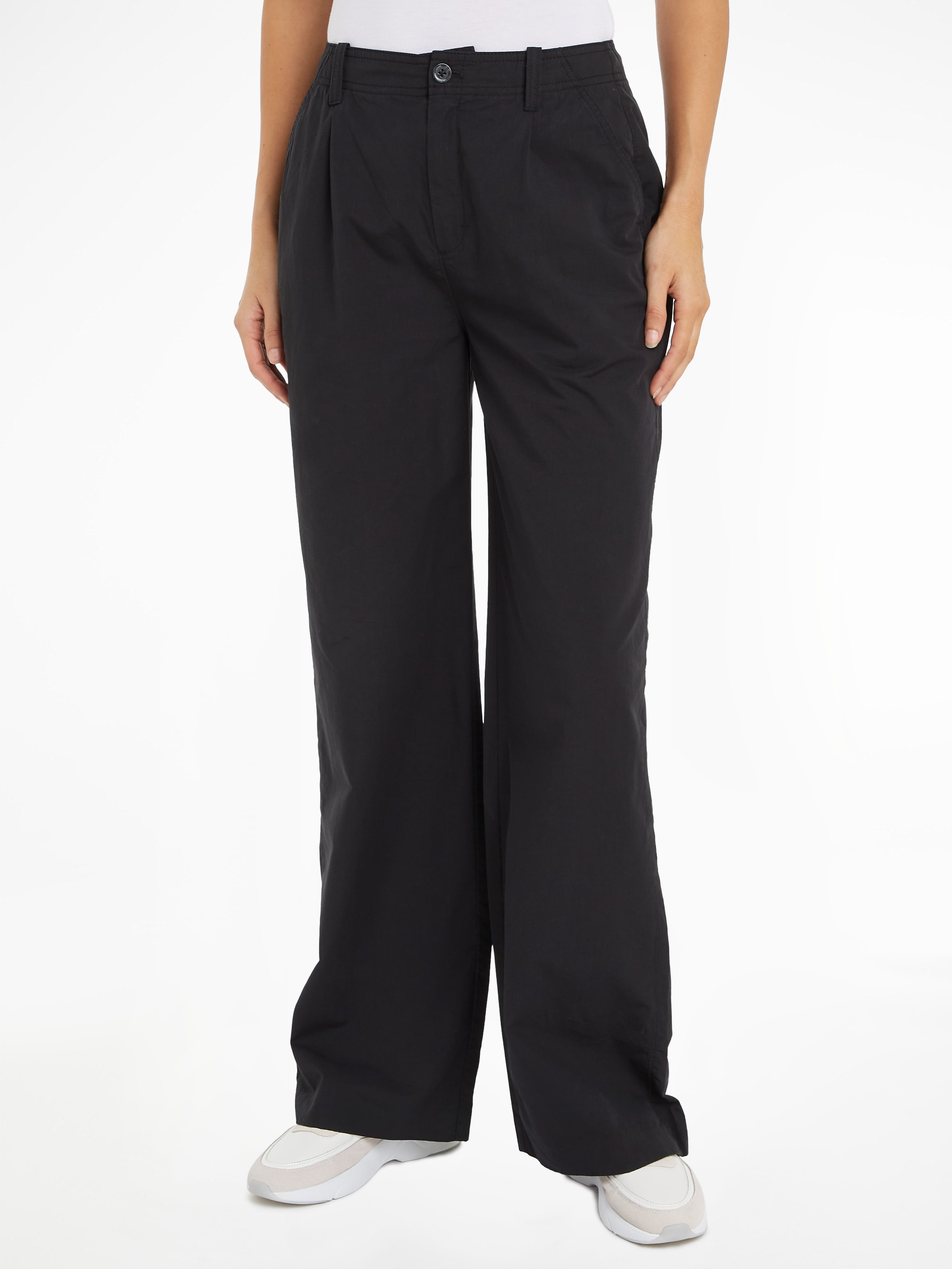 Chinohose »LOOSE CHINO PANTS«, mit Logopatch