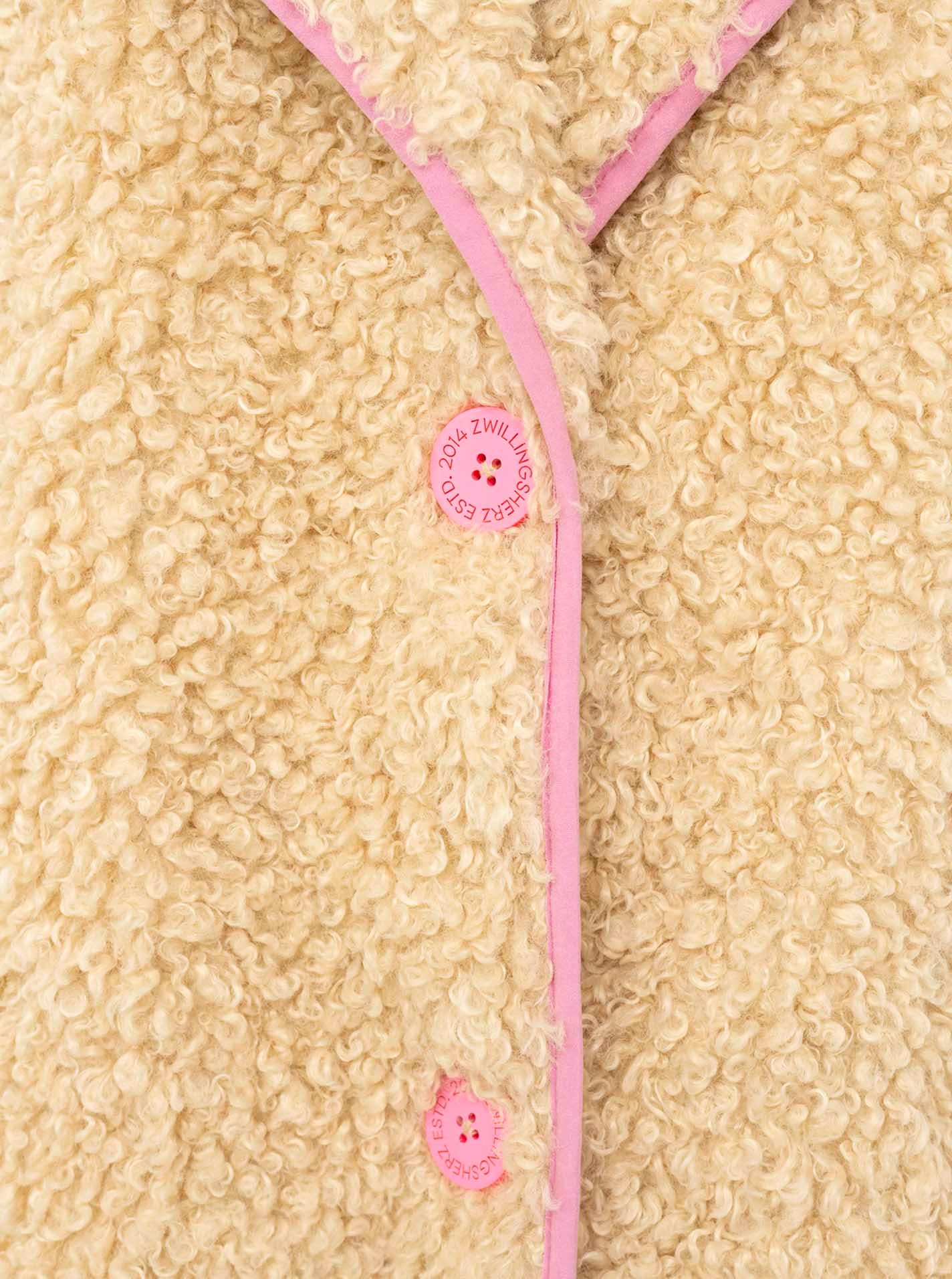Zwillingsherz Manteau en imitation fourrure »„Happiness & Love“« Pièce it douillette, doublure intérieure avec motif cœur, 2 boutons