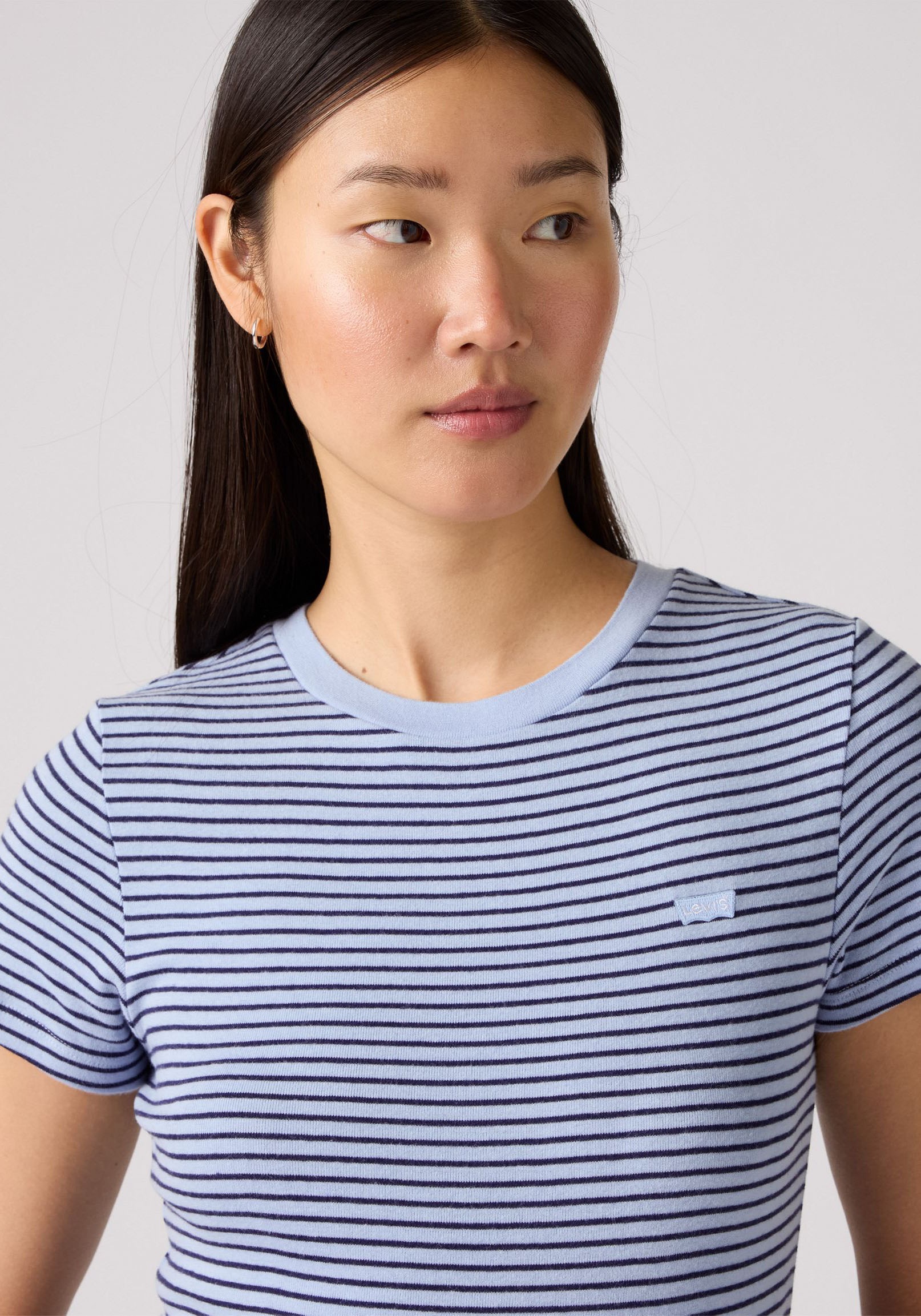 Levi's® T-shirt »ESSENTIAL HM SS TEE« Taillierter Schnitt