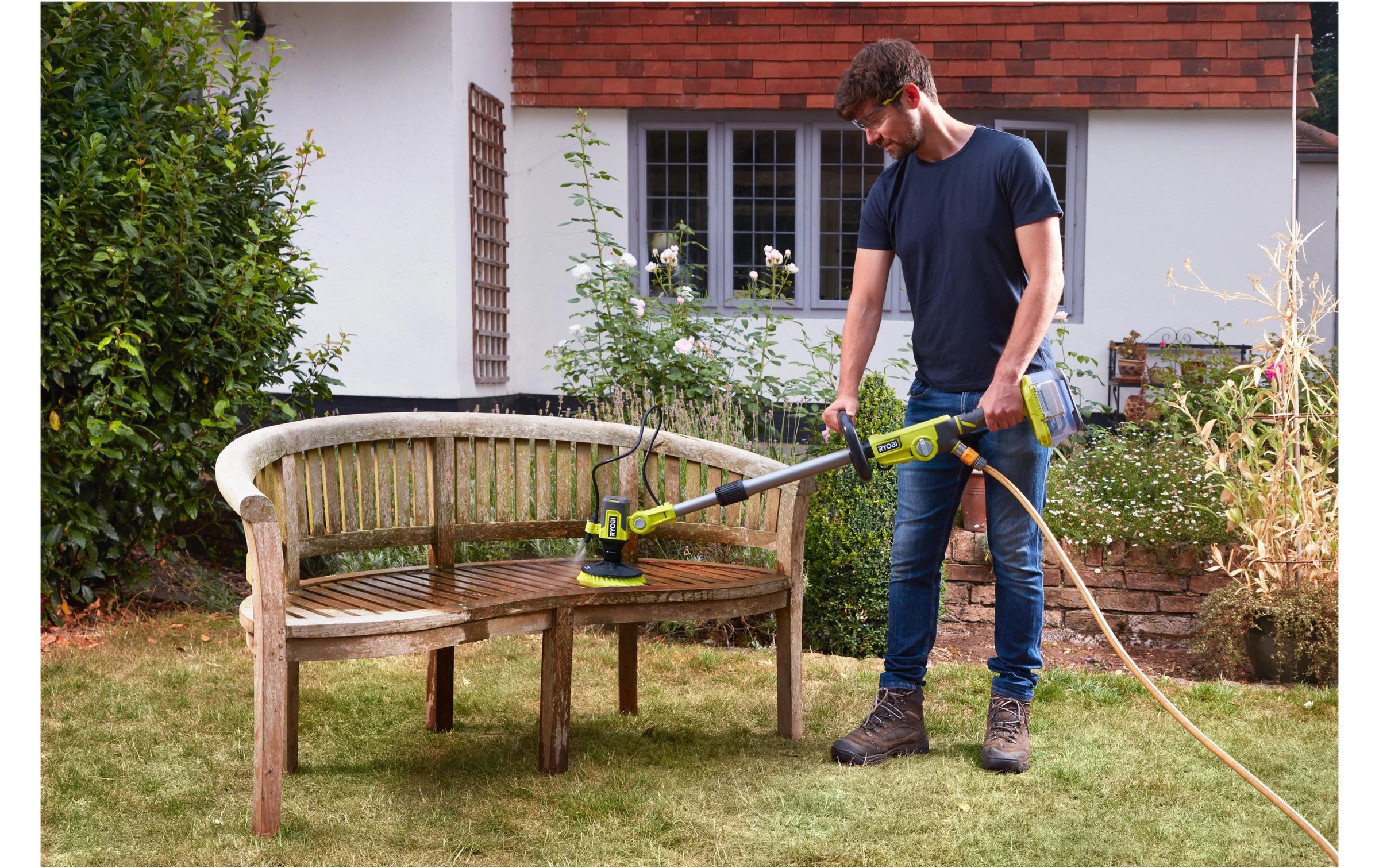 RYOBI Akku-Oberflächenbürste »RYOBI RWTS18-0« Wasserführende Teleskop-Rotationsbürste für Aussenbereiche