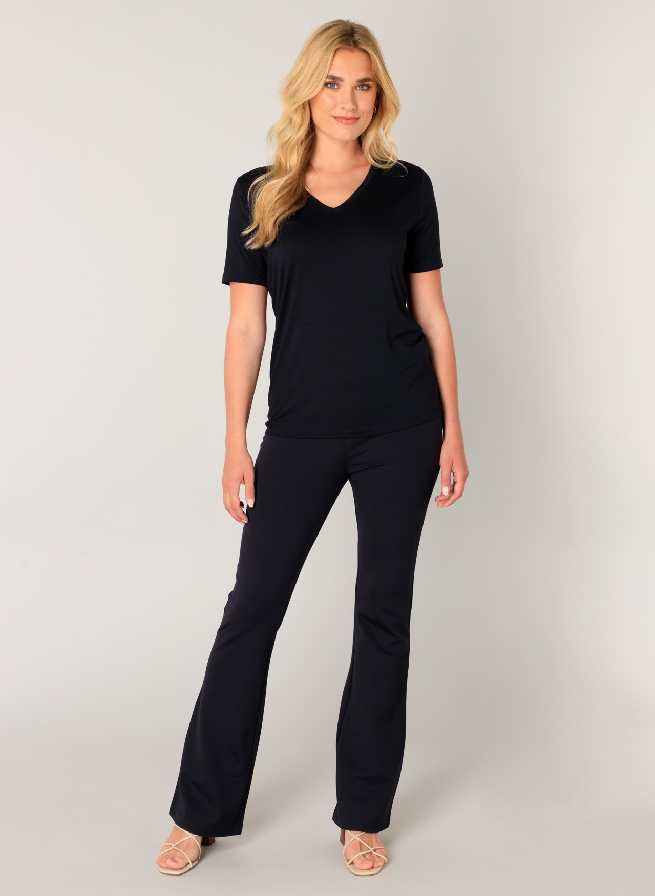 Base Level T-Shirt »Yanic«, mit V-Ausschnitt