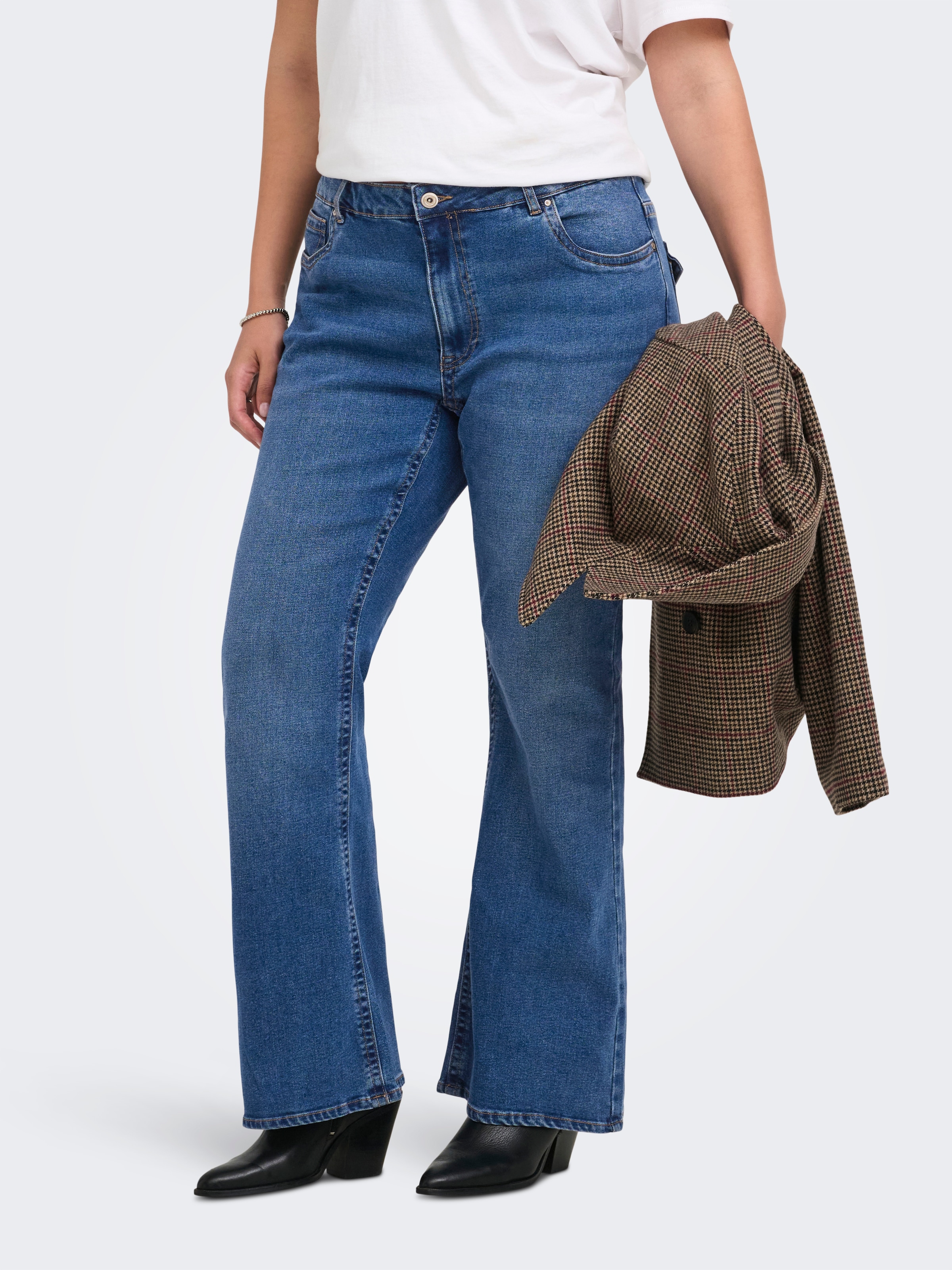 Image of ONLY CARMAKOMA Bootcut-Jeans "CARPHOEBE REG BACK POC FLA PIM852 NOOS" Baumwollmischung, Regular Waist