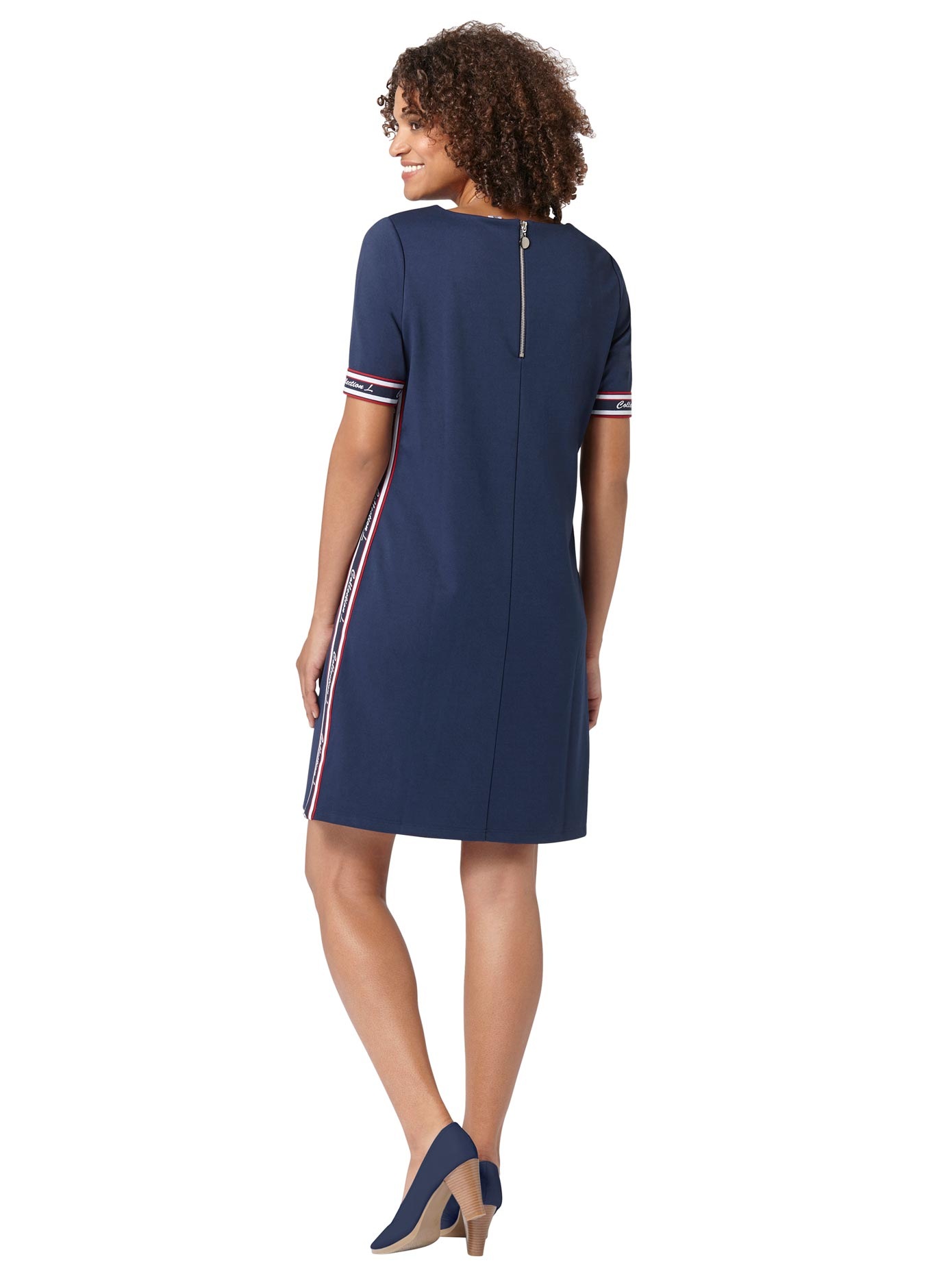 Kleid mit bechriftetem Ripsband