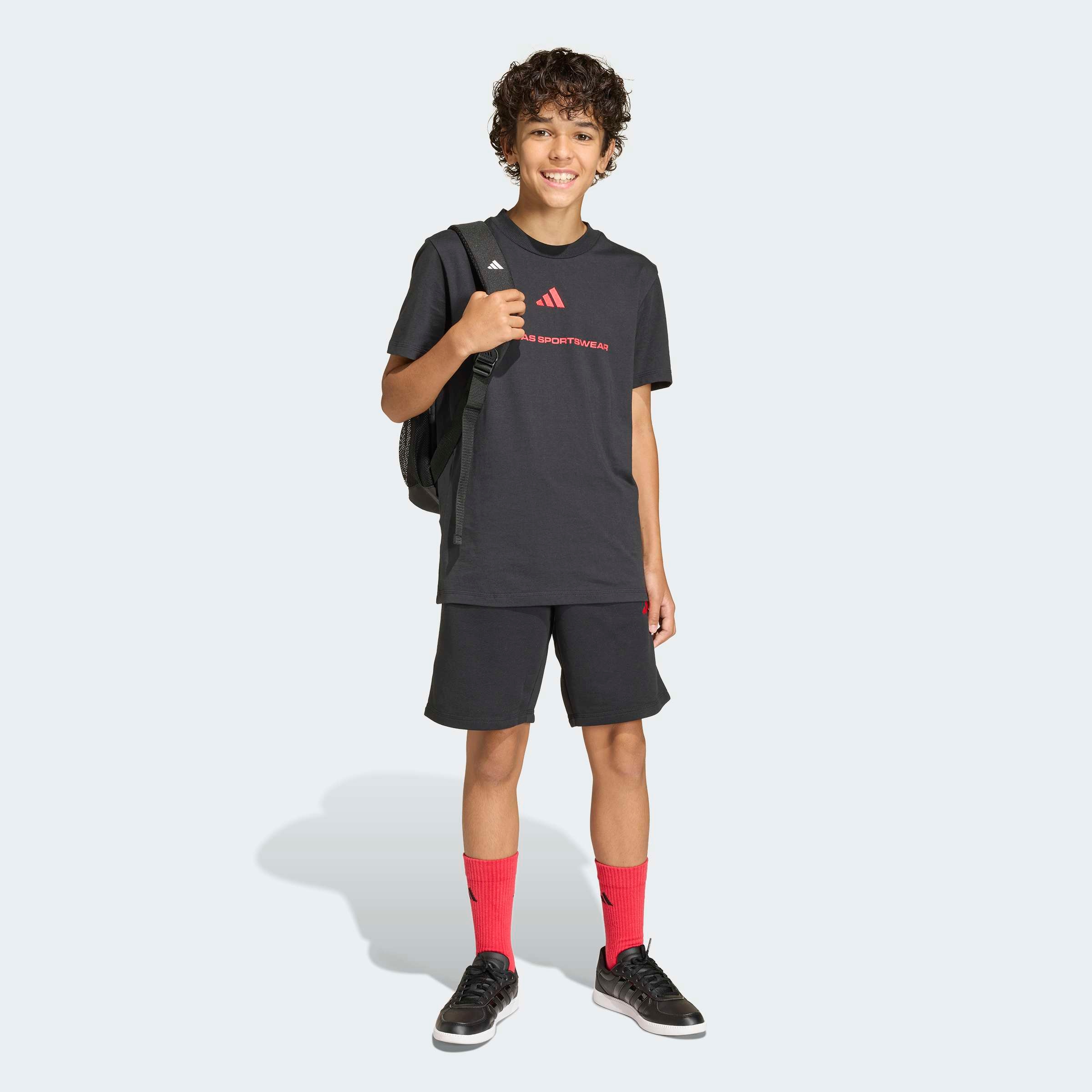 adidas Sportswear Short »ADIDAS JUNGEN FRENCH TERRY SLOGAN KINDER«  aus Baumwolle und Polyester, mit weitenregulierbarem Kordelzug
