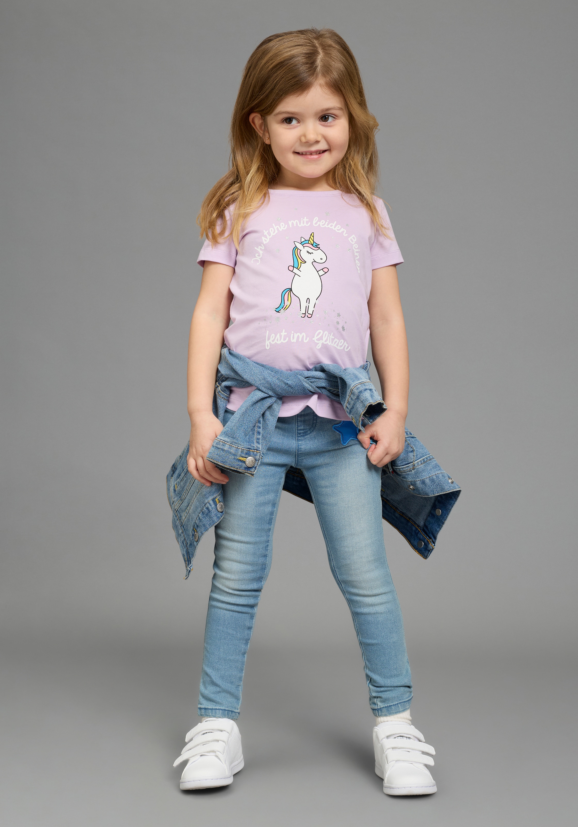 KIDSWORLD T-shirt »Mit Einhorn-Druck und Glitzereffekten« mit stylischem Einhorn-Print