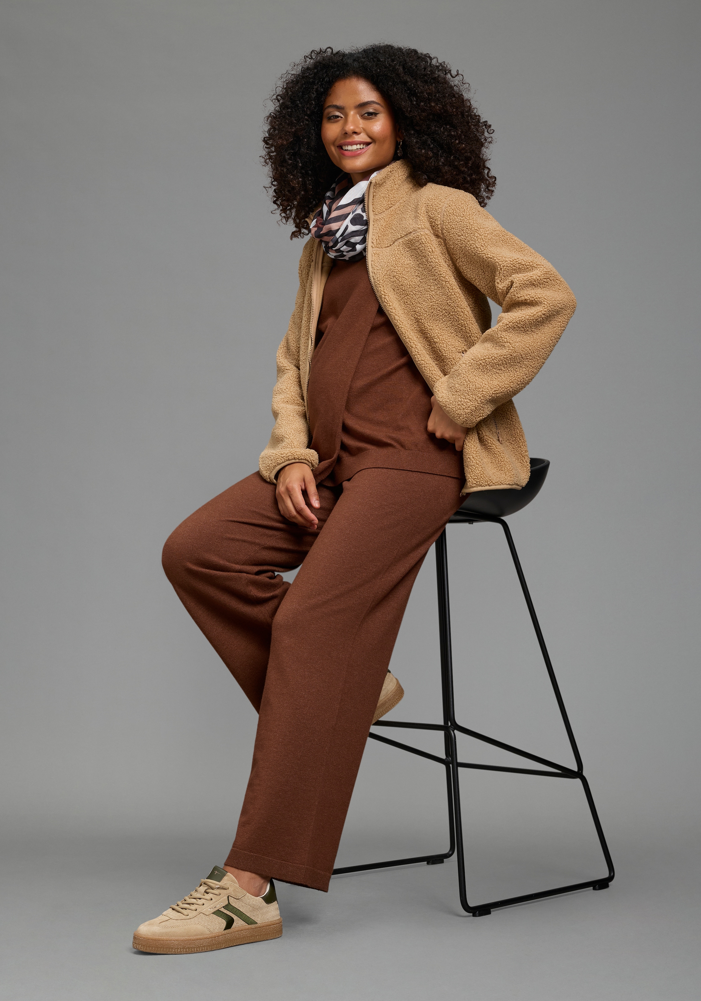Neun Monate Sweat de maternité »2in1 Umstandsfleecejacke mit zippbaren Baby-Einsatz« avec col montant, en polaire douce, coupe confortable