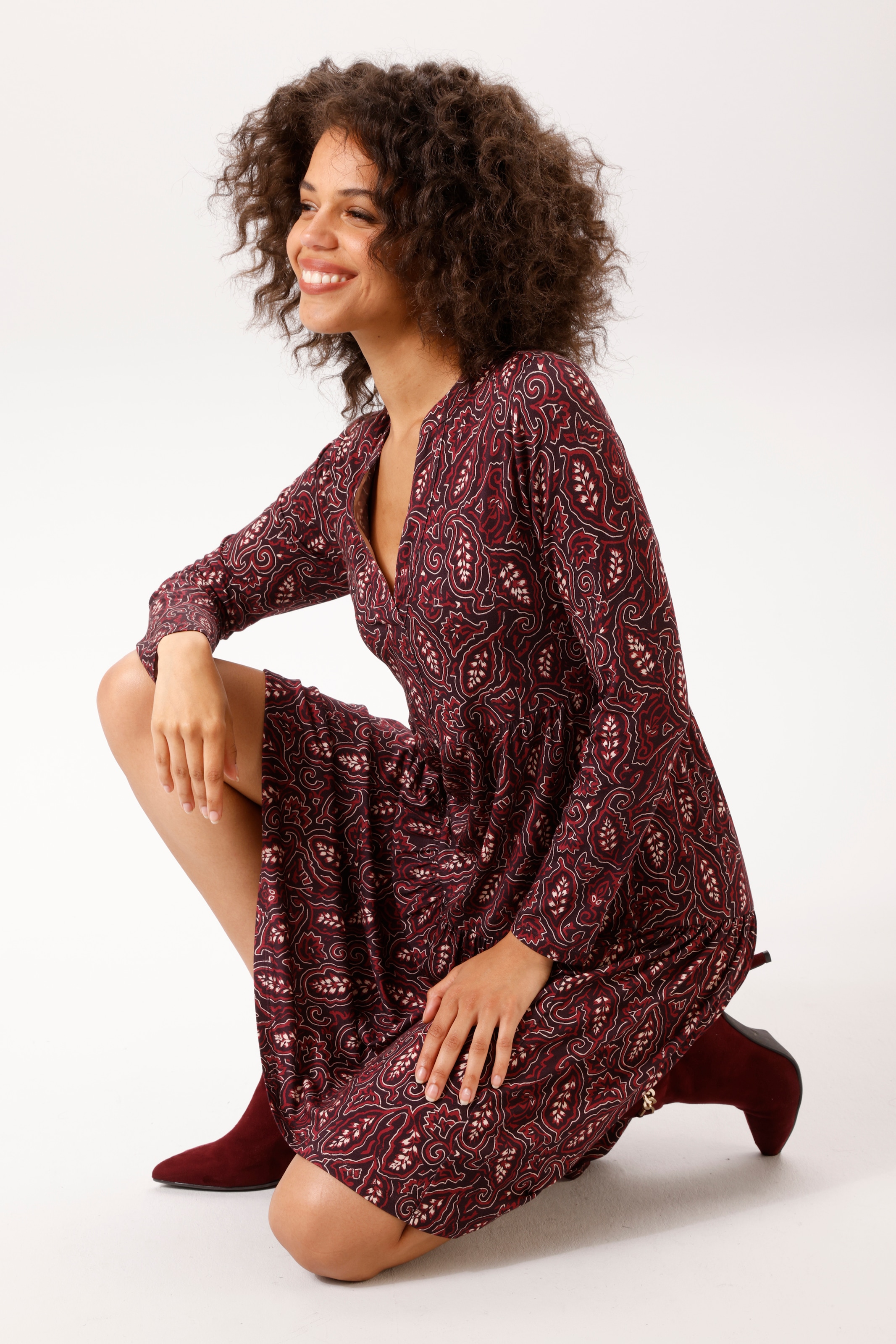 Aniston CASUAL Robe en jersey avec impression graphique feuille - chaque pièce est unique - NOUVELLE COLLECTION