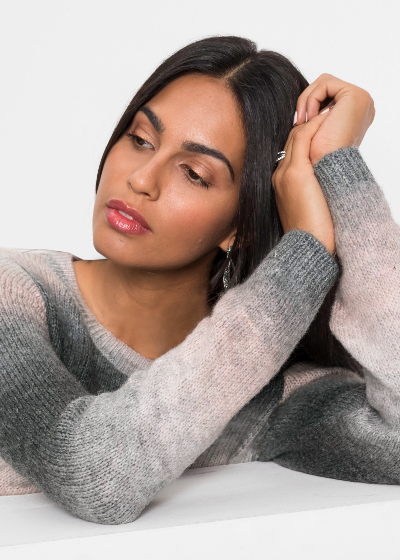 bonprix Pull en tricot aus Polyacryl und Polyester, mit Farbverlauf, bequeme Passform