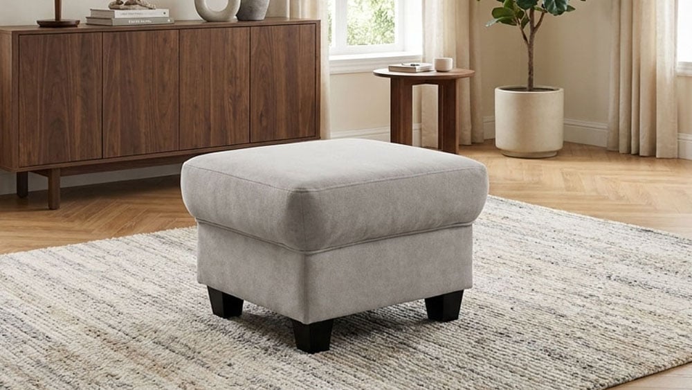 GOODproduct Hocker »Sillkeborg 59 x 59 cm, kompakt, komfortabel & mit Holzfüssen« aus pflegeleichtem, weichem Luxus-Microfaser