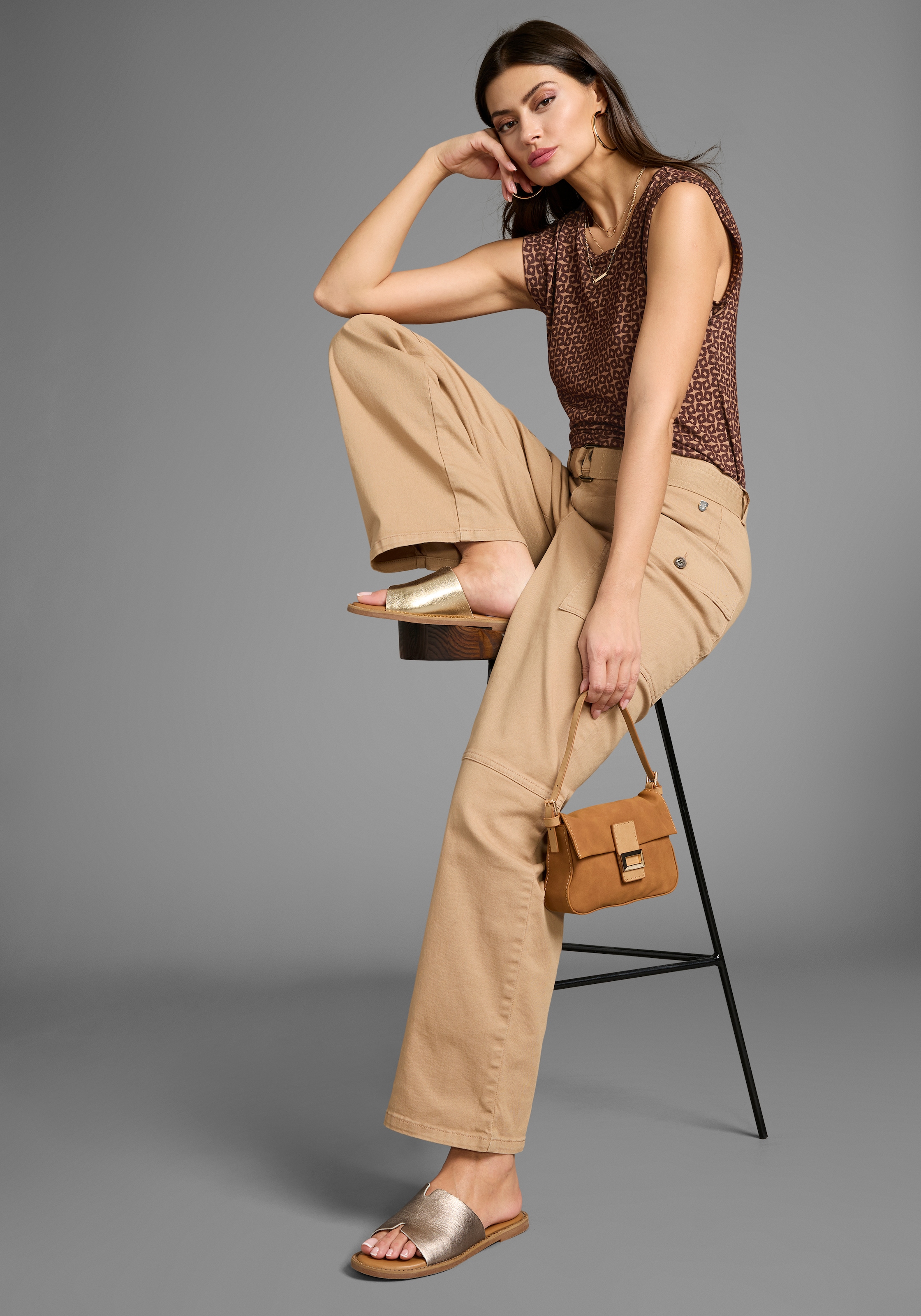 DELMAO Cargohose, (2 tlg., mit abnehmbarem Gürtel), mit modische grossen Eingrifftaschen