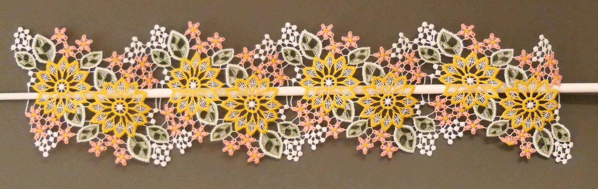 Image of Stickereien Plauen Scheibengardine "Blüten" Stangendurchzug 1 Stk. tlg.