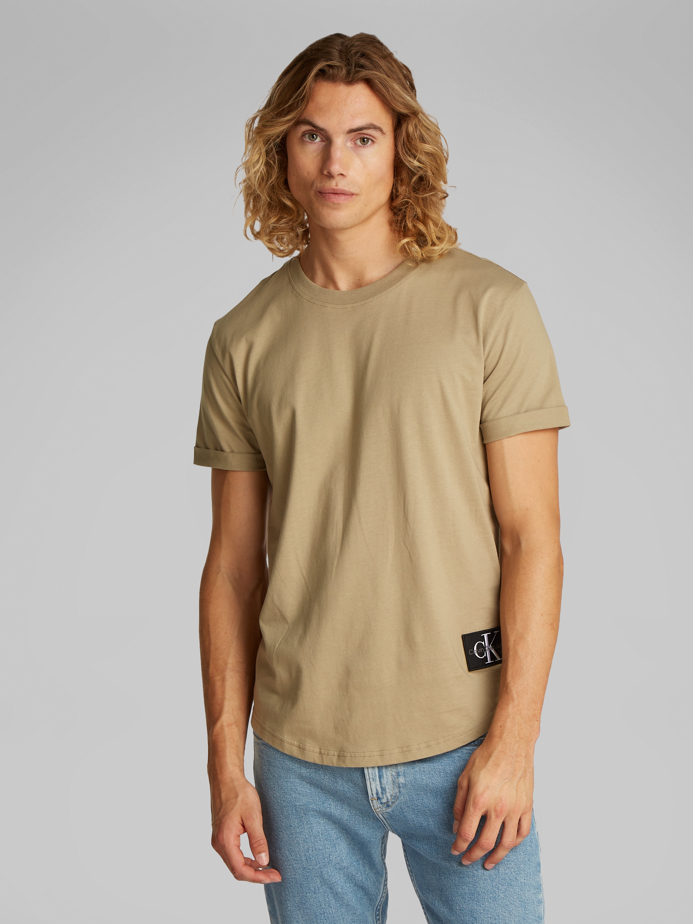 Calvin Klein Jeans T-Shirt »BADGE TURN UP SLEEVE«, mit Logopatch