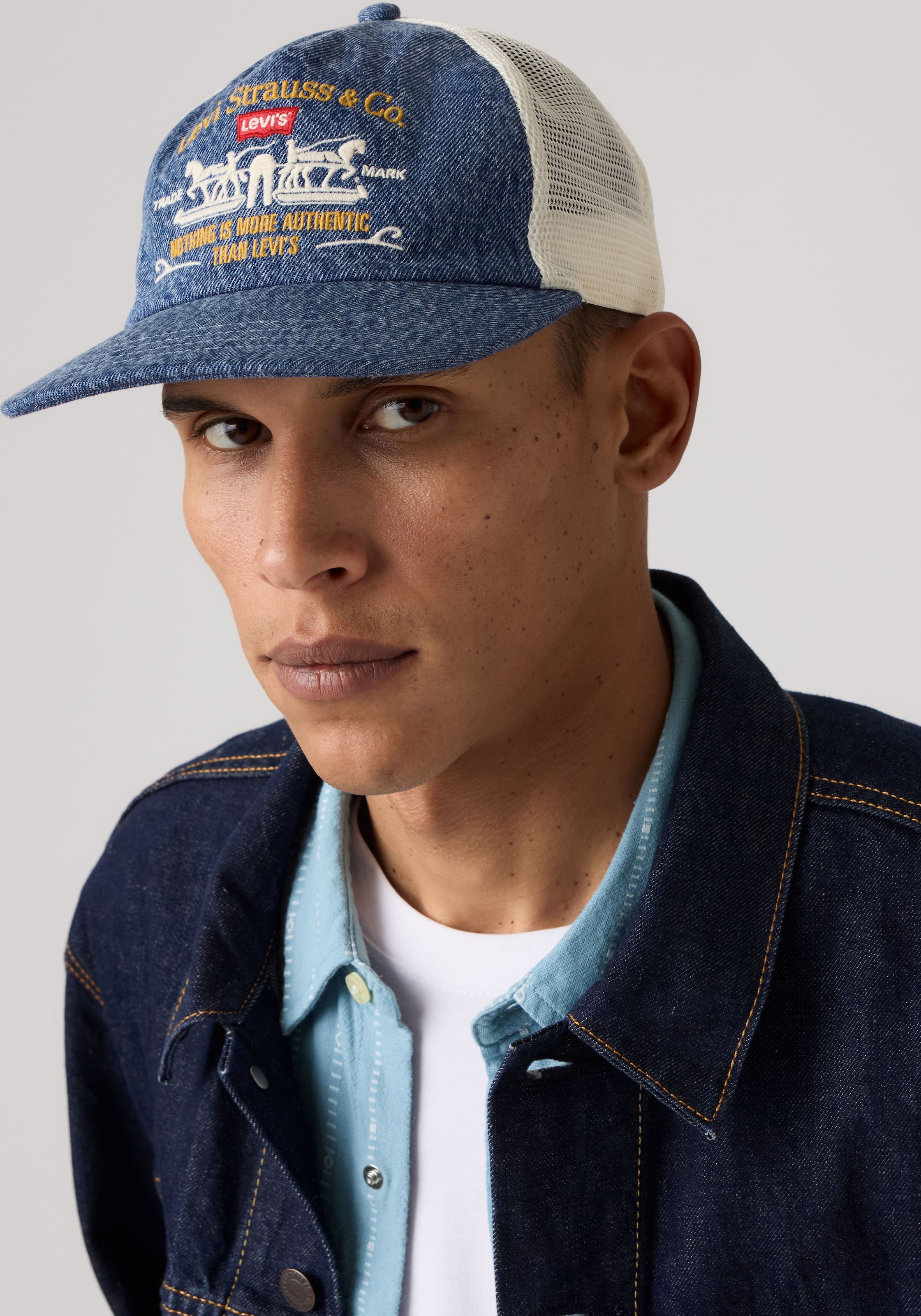 Levi's® Casquette de camionneur »SADDLEMAN TRUCKER« avec filet et visière rigide - réglable
