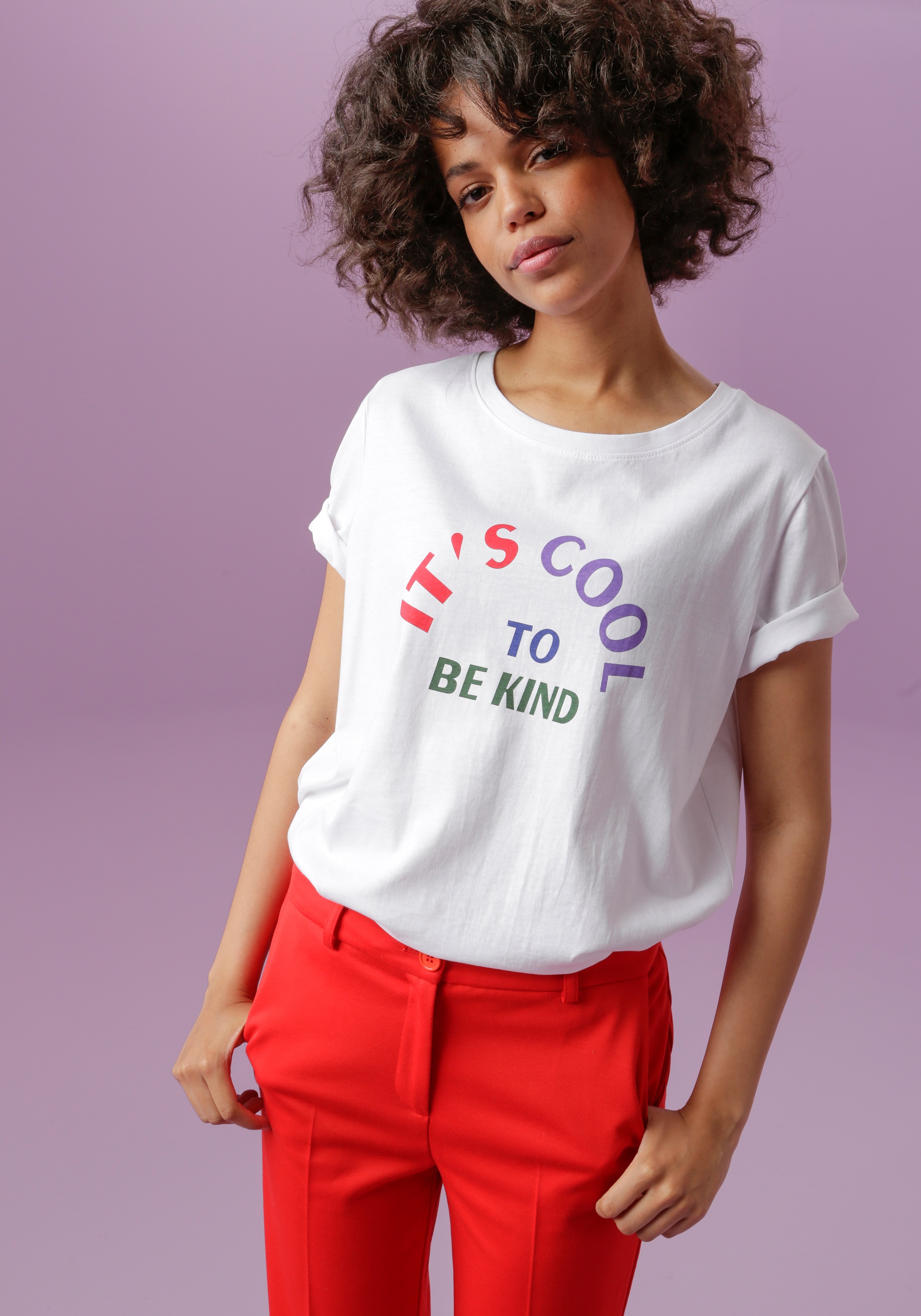 Image of Aniston CASUAL T-Shirt, mit farbenfrohen Statement-Schriftzug im Vorderteil bei Ackermann Versand Schweiz