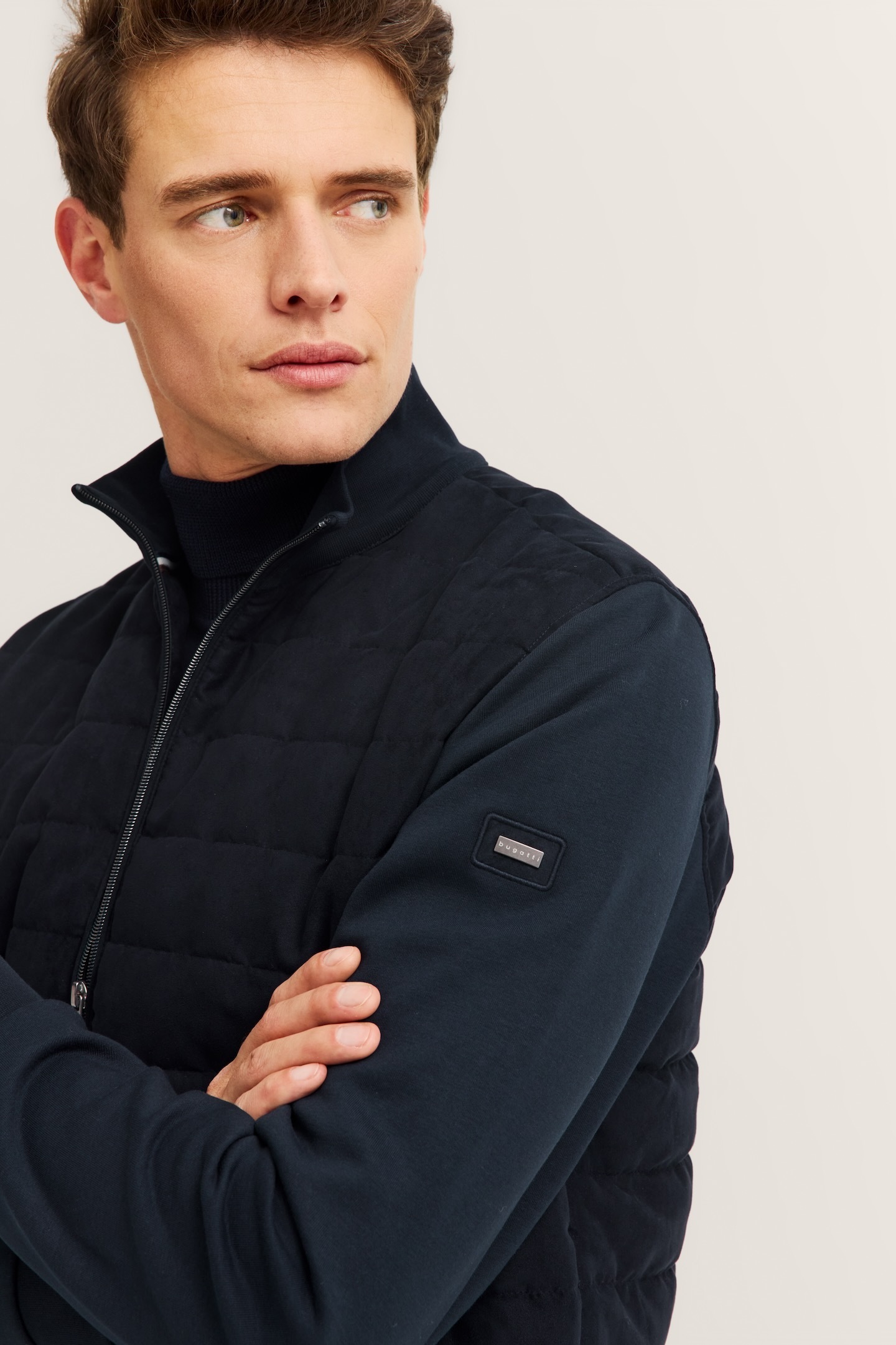 bugatti Sweatjacke »Regular Fit« mit Quersteppung aus einem Baumwollmix