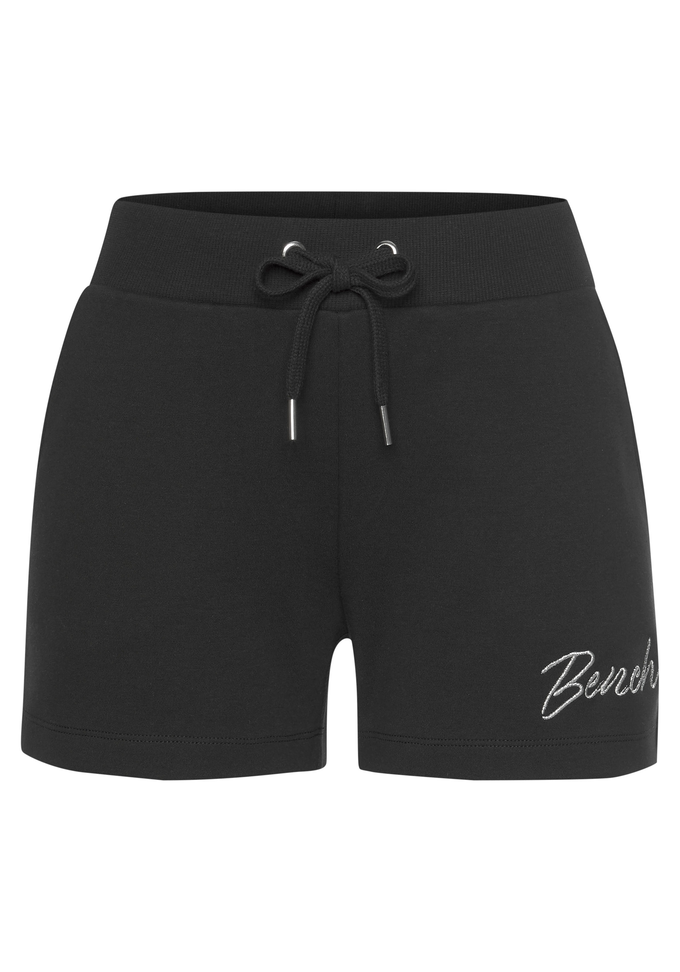 Bench. Loungewear Relaxshorts, mit kleiner glänzenden Logostickerei, Loungeanzug