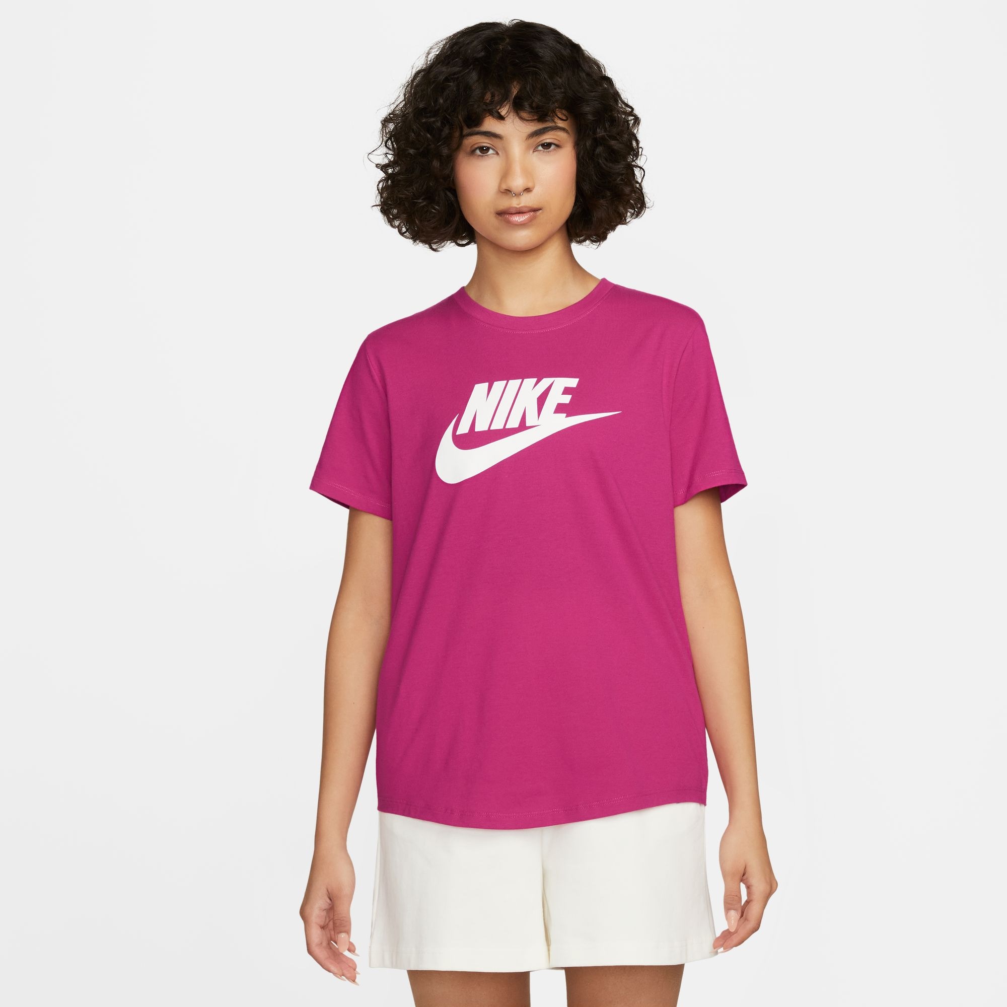 Nike Sportswear T-Shirt »ESSENTIALS WOMEN'S LOGO T-SHIRT«