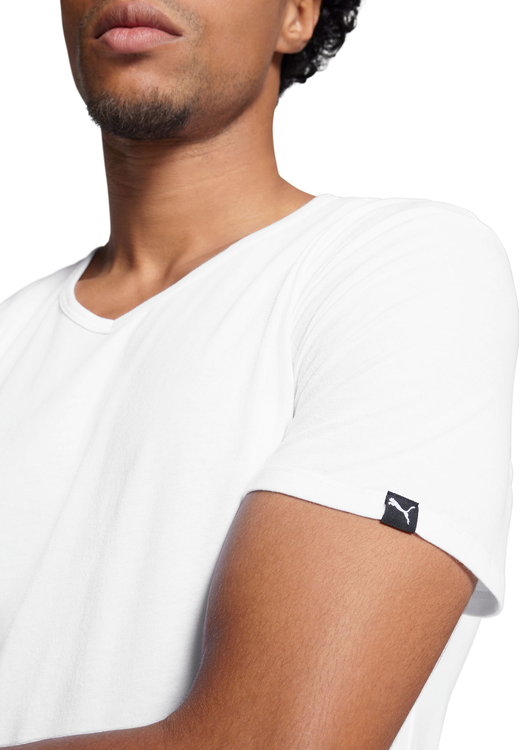 PUMA T-Shirt »PUMA BASIC 2P V-NECK TEE«, mit Markenlabel