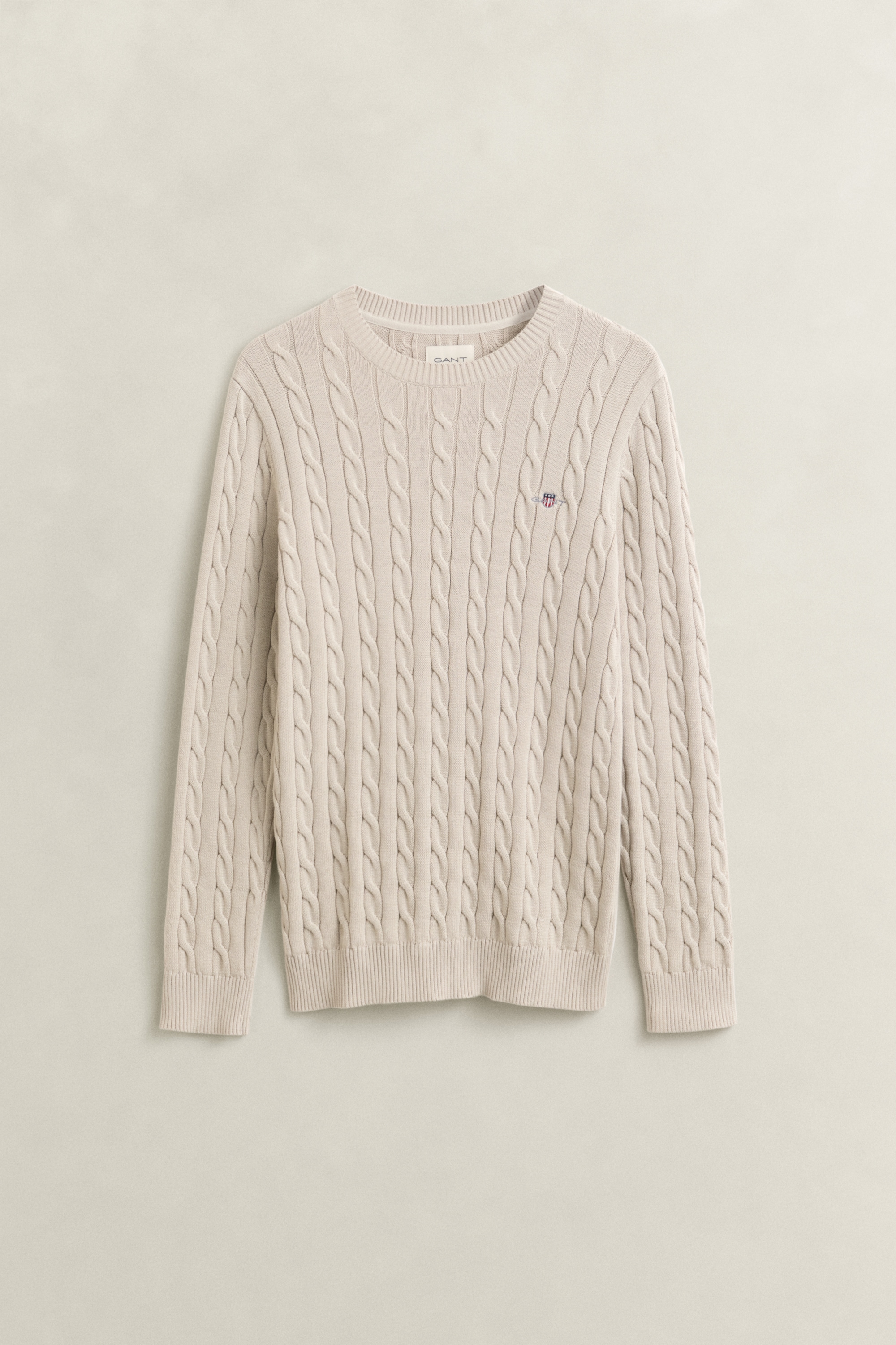 Gant Strickpullover »COTTON CABLE C-NECK« mit Wappen-Logostickerei auf der Brust
