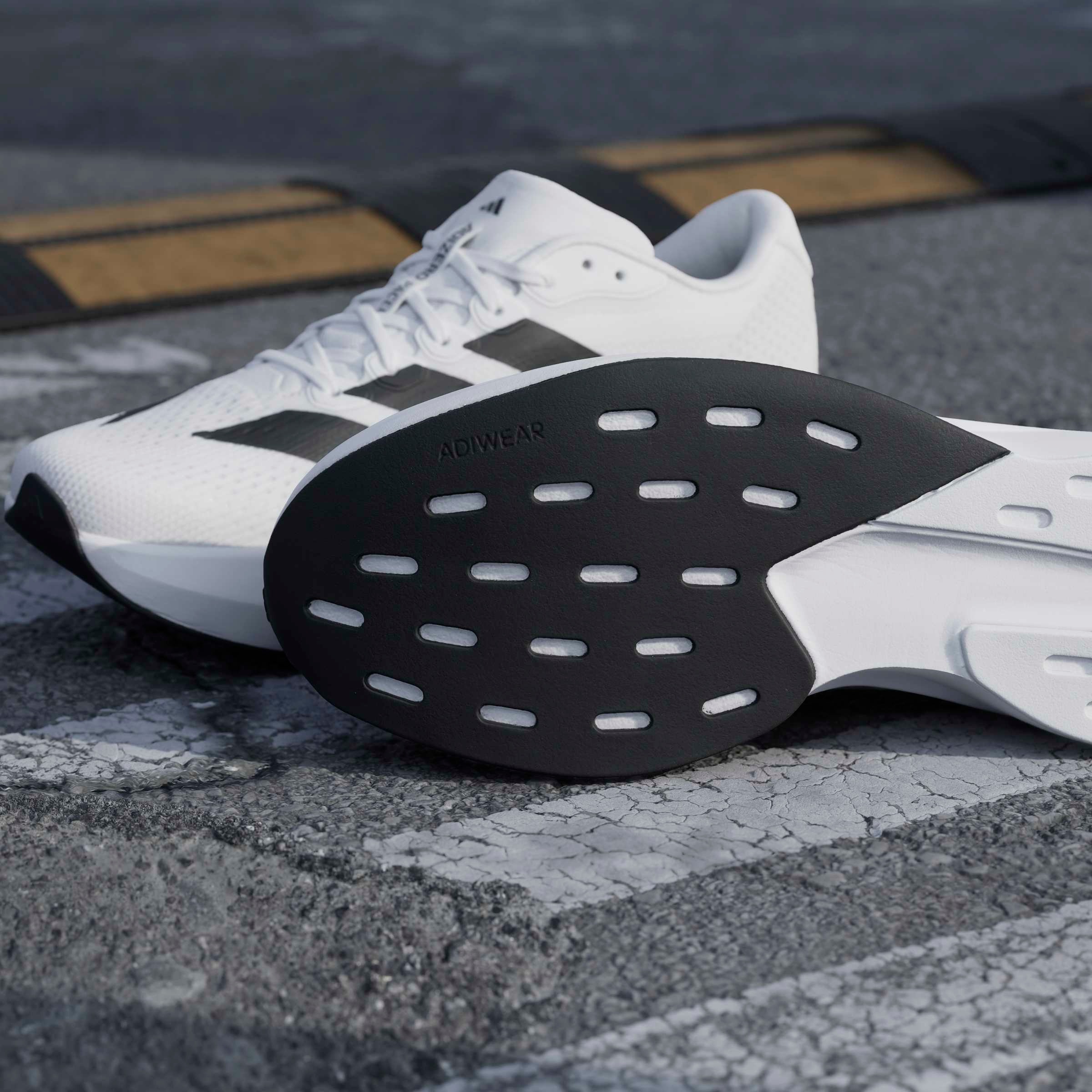adidas Performance Chaussure de course »ADIZERO PACER«  inspiré par le design de l'adizero Evo SL