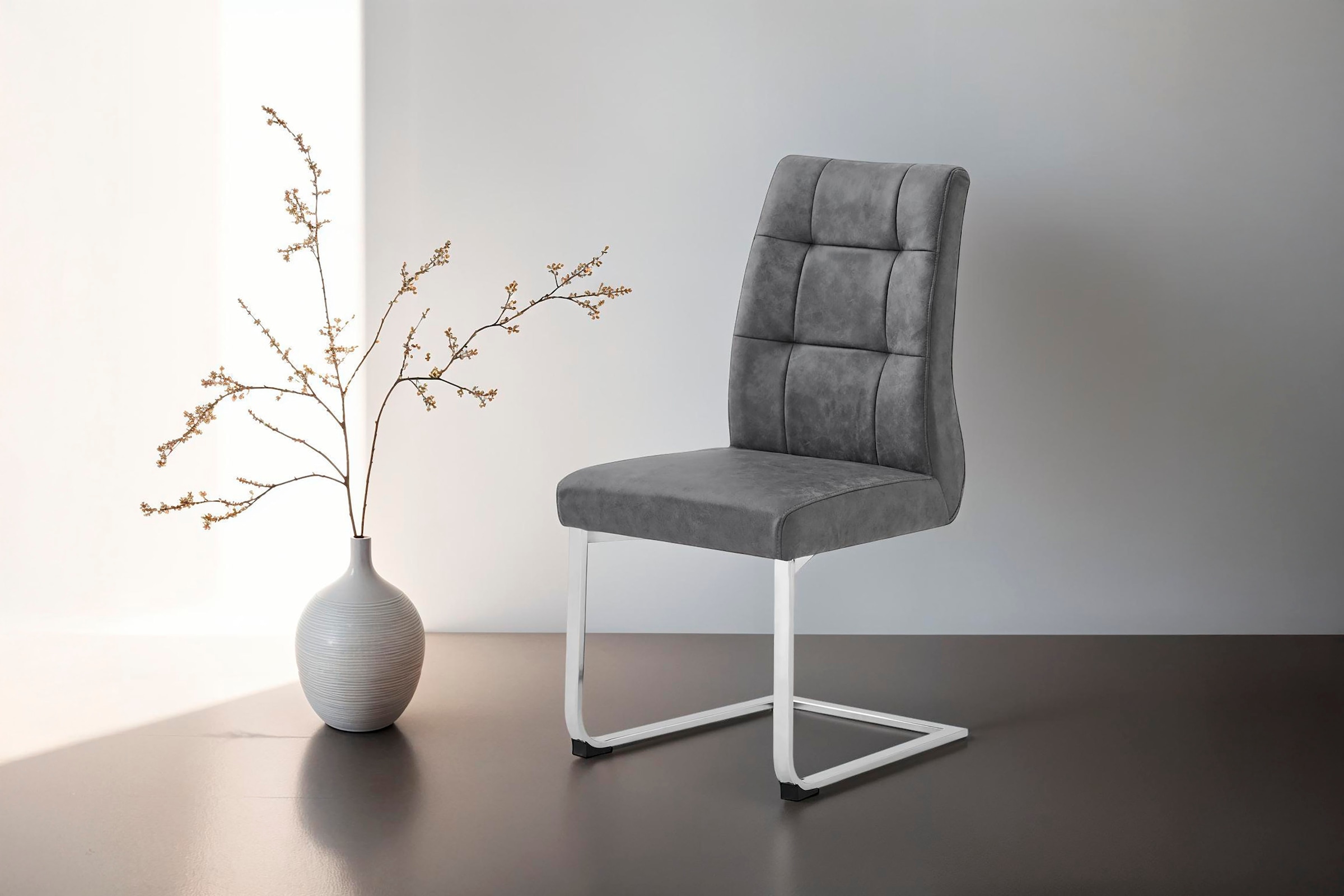 Image of byLIVING Esszimmerstuhl "Marlen XXL" (Set) 2 Stk.bis zu 150 kg belastbar, Vintage-Bezug, Freischwinger