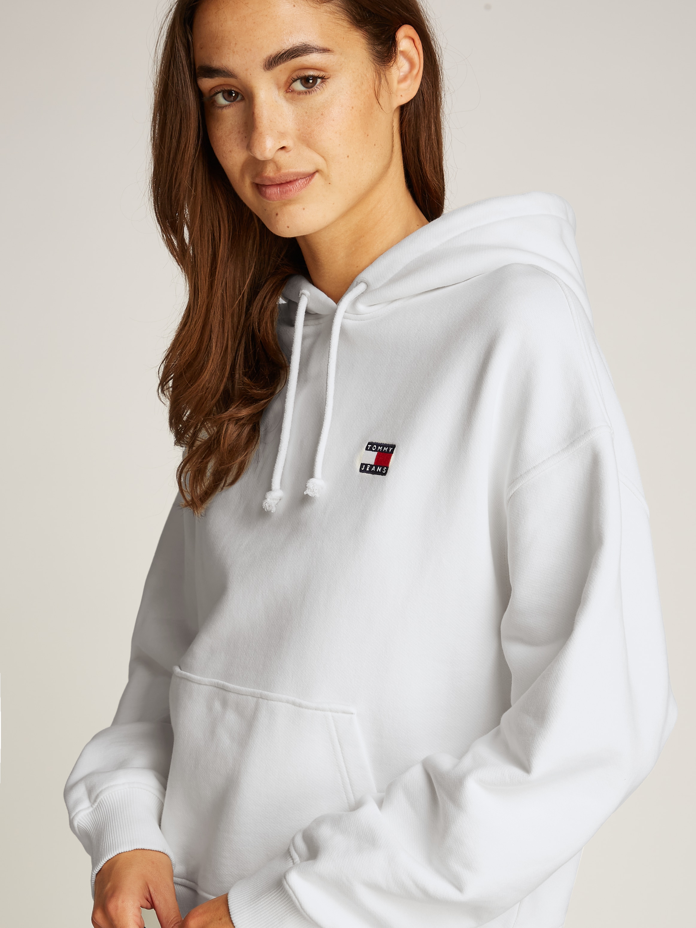 Tommy Jeans Hoodie »TJW BXY BADGE HOODIE EXT«, mit Logo-Badge