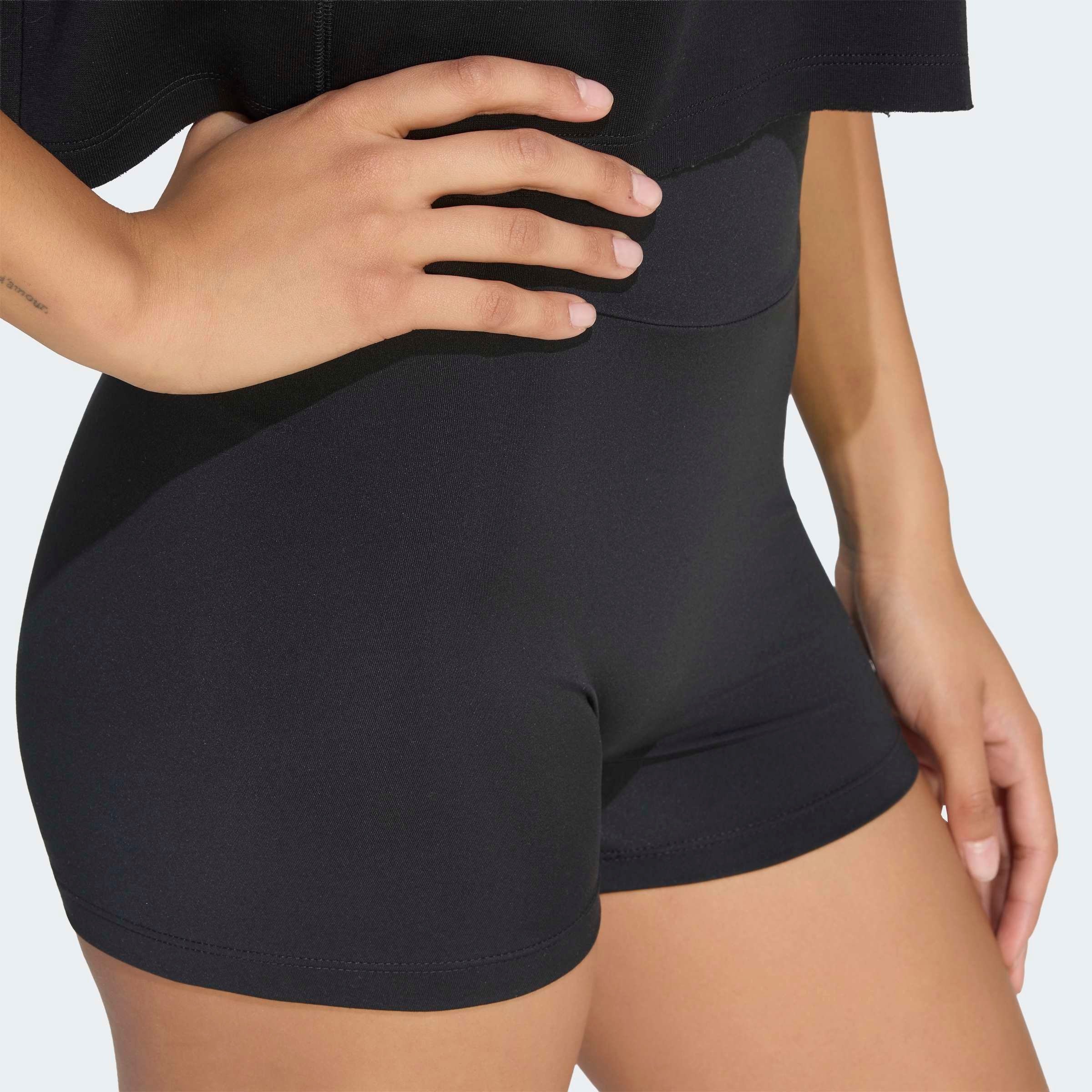 adidas Originals Short »ESS PES«  style sportif, sans fermeture, en polyester, coupe ajustée