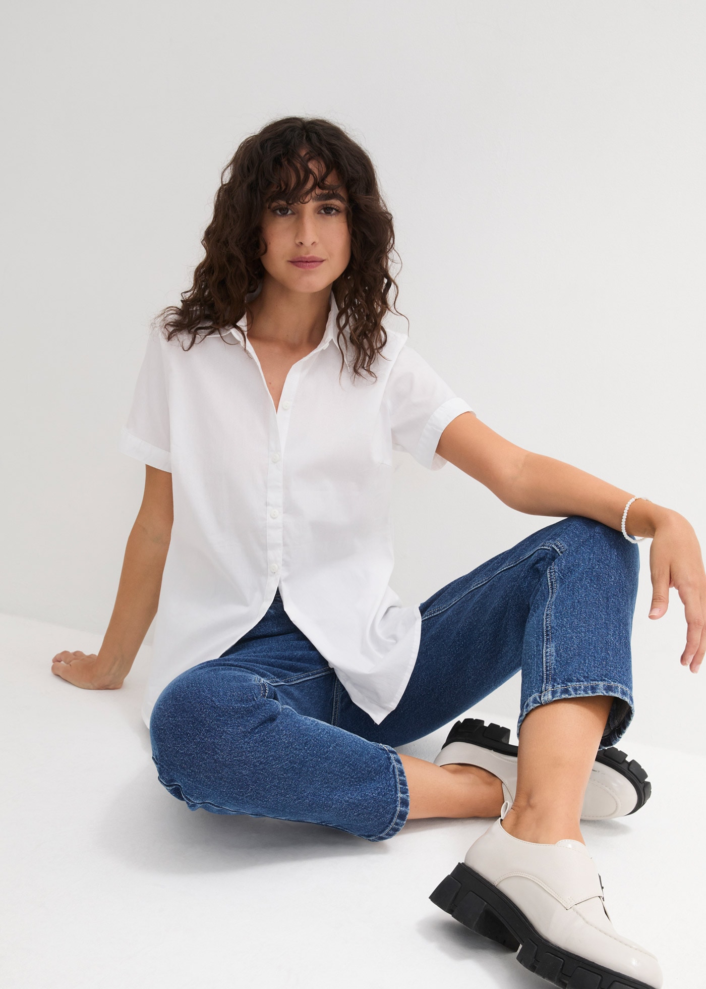 bonprix Kurzarmbluse »Stretch-Kurzarmbluse aus Baumwollmix« schmale Passform und Hemdblusenkragen