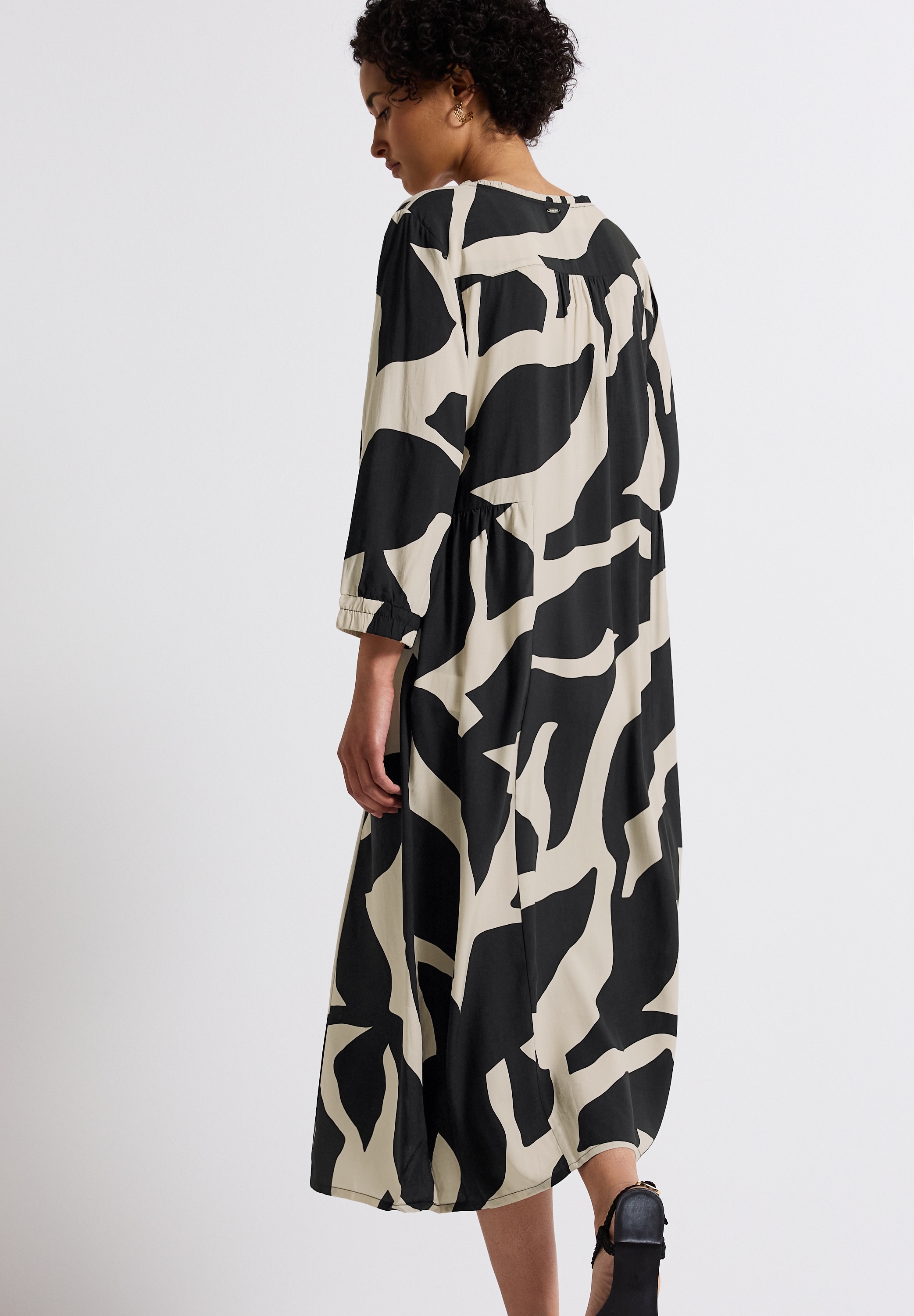 STREET ONE Midikleid, mit grafischem Muster und 3/4 -Arm