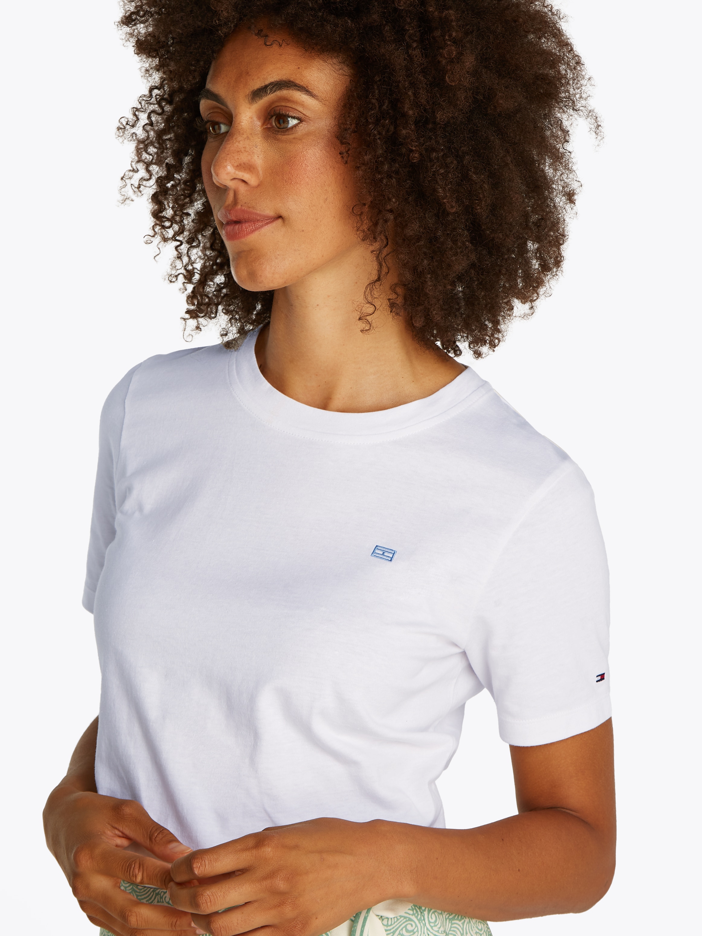 Tommy Hilfiger T-Shirt »REG CONTRAST FLAG SS TEE« mit Logostickerei