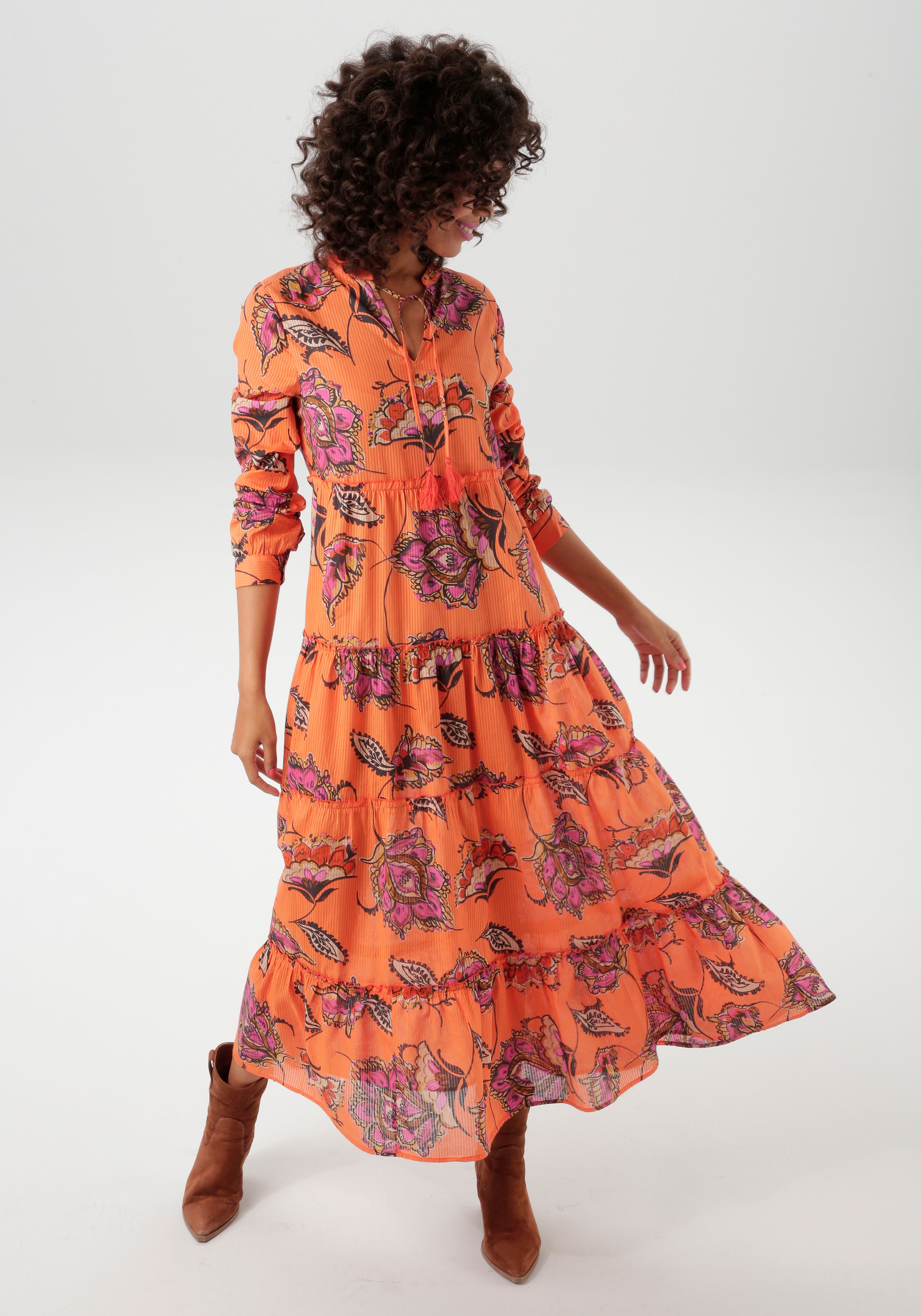 Aniston CASUAL Maxikleid, mit grossflächigem Blumen auf strukturierter Ware - NEUE KOLLEKTION