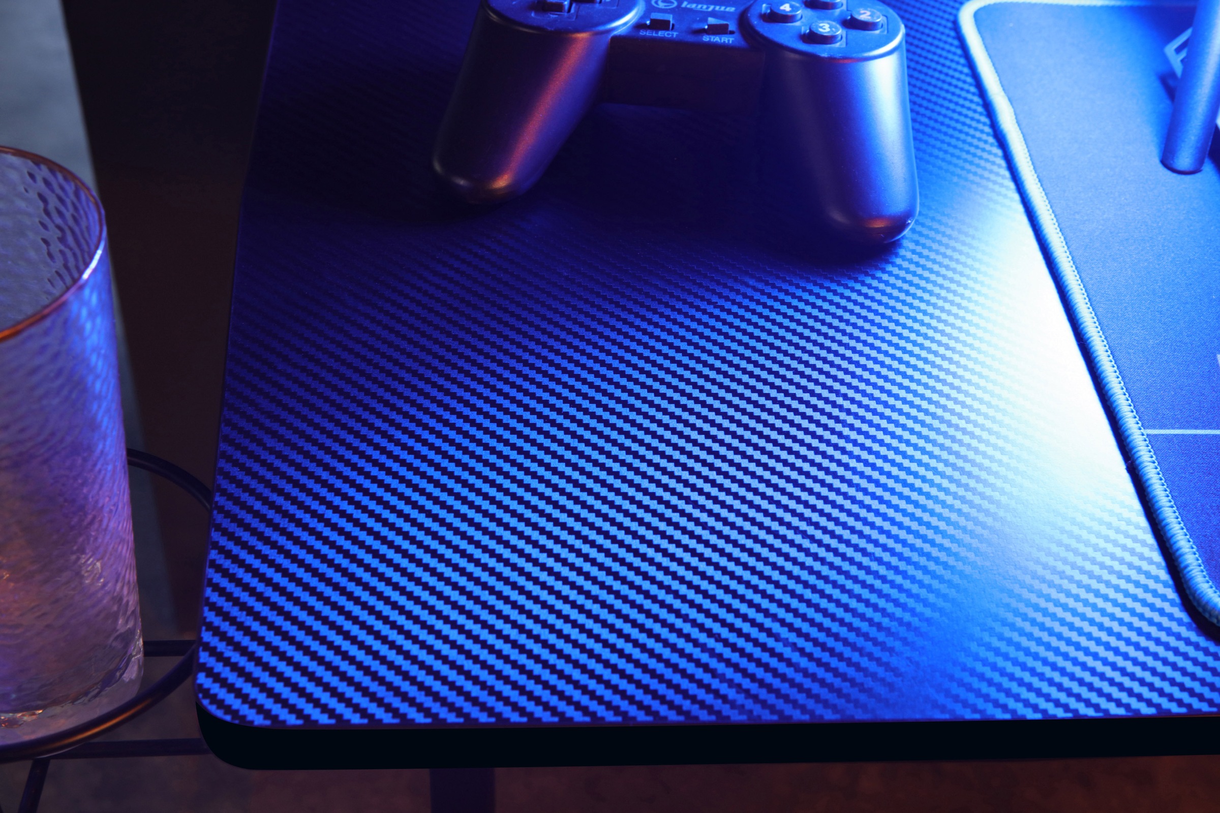 INOSIGN Gamingtisch »STREAKY, Schreibtisch, Computertisch, Kabeldurchlass, 2 Kopfhörerhaken«,Getränkehalter, Monitoraufsatz, Kabelführung, Breite 120 cm