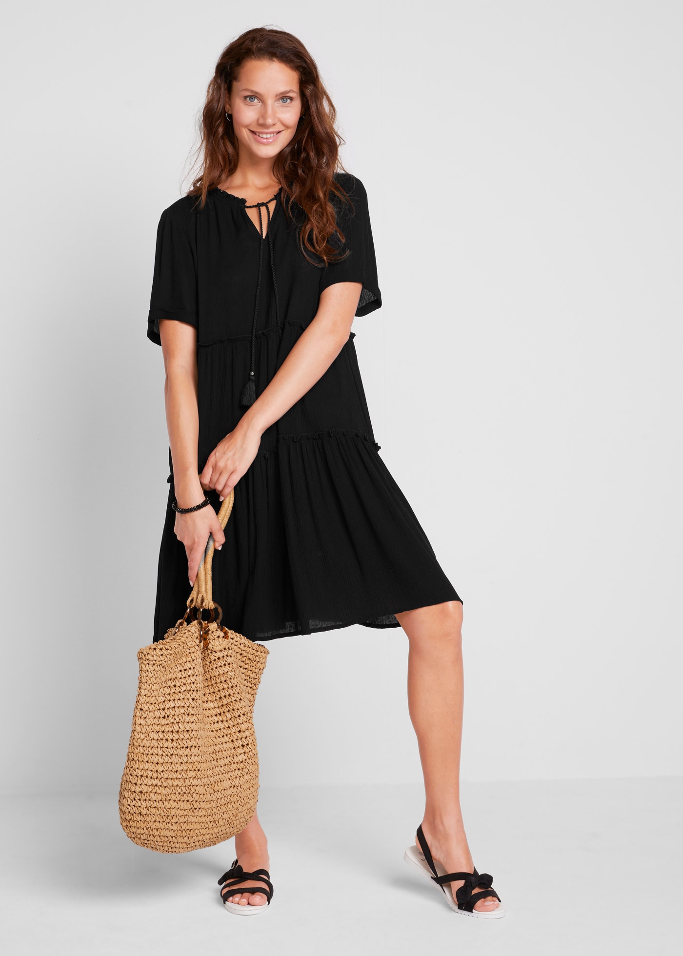 bonprix Robe tunique Knieumspielendes Viskose-Crinkle-Kleid mit Ausschnittdetail