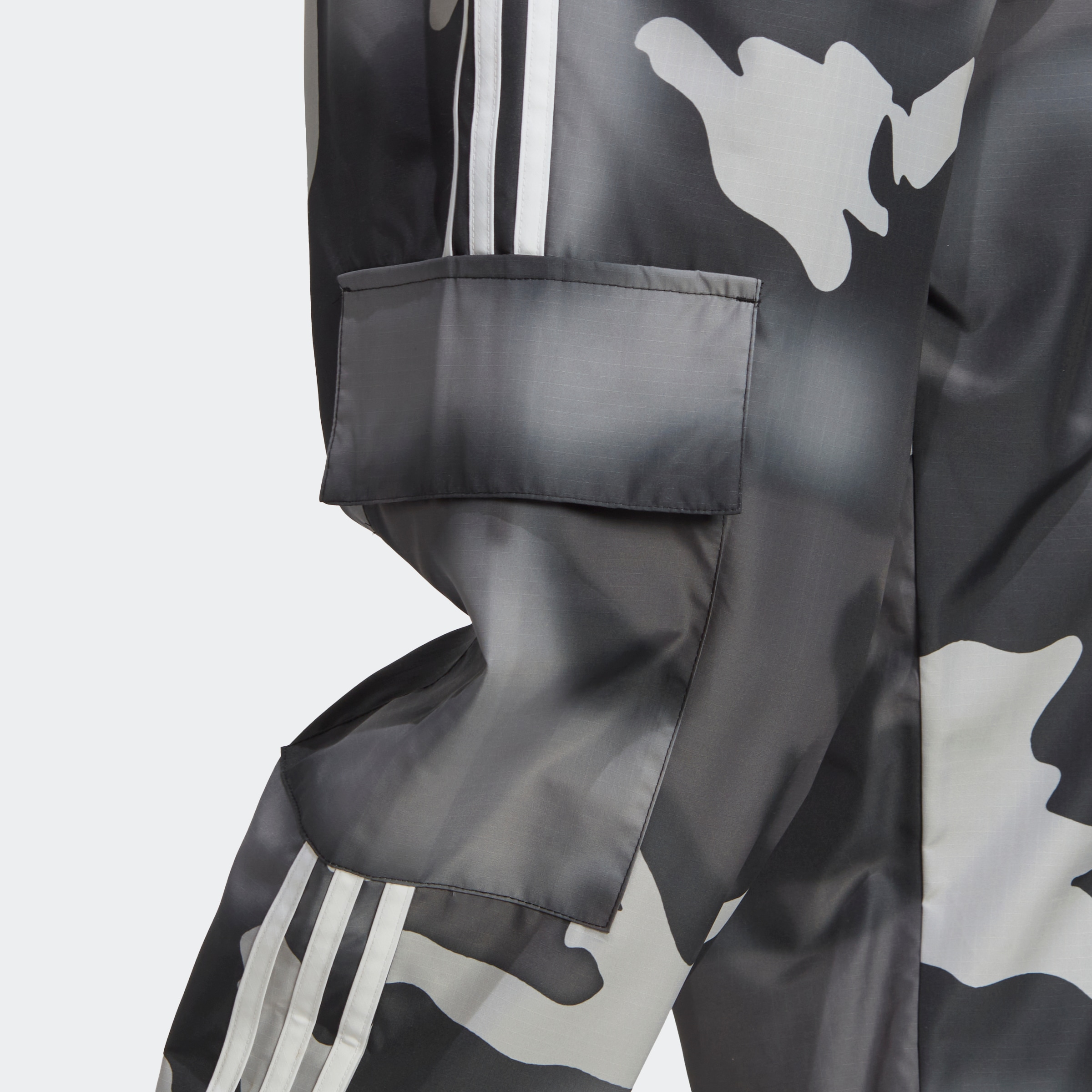 ♕ adidas Originals Sporthose »GRAPHICS auf CARGOHOSE«, (1 CAMO versandkostenfrei tlg.)