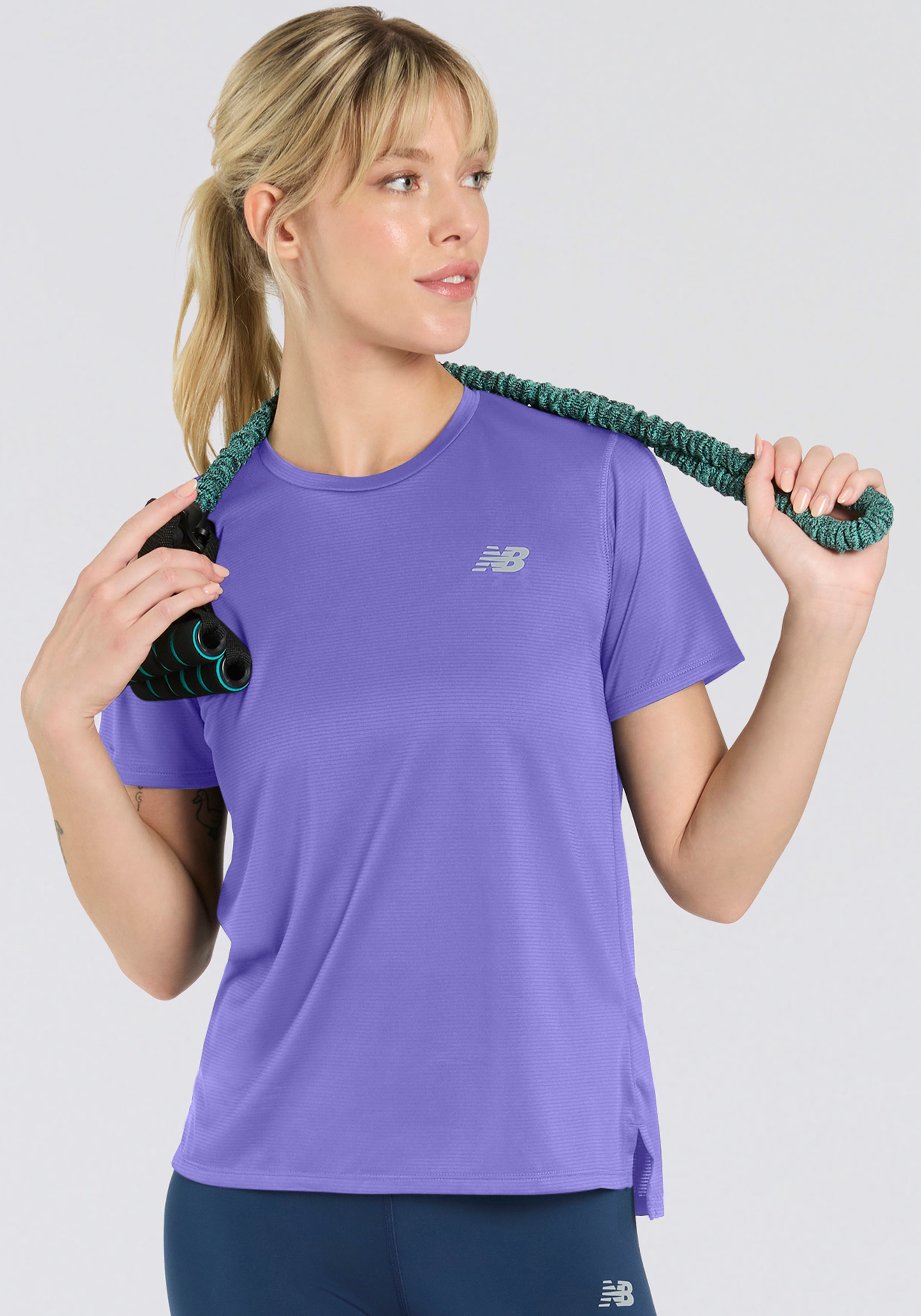 Image of New Balance Laufshirt "Sports Essentials T-Shirt Womens TOP-36327" Regular Fit Passform, Kurzarm, mit seitlichen Schlitzen