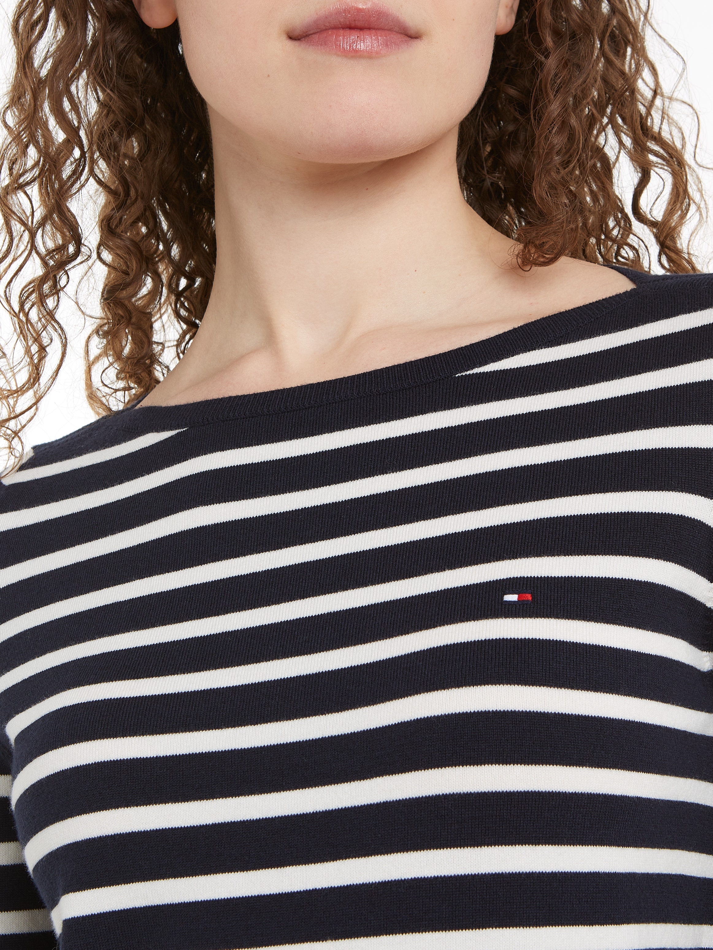 Tommy Hilfiger Strickpullover »CO JERSEY STITCH BOAT-NK SWEATER«, mit Tommy Hilfiger Logo-Flag am Ärmel