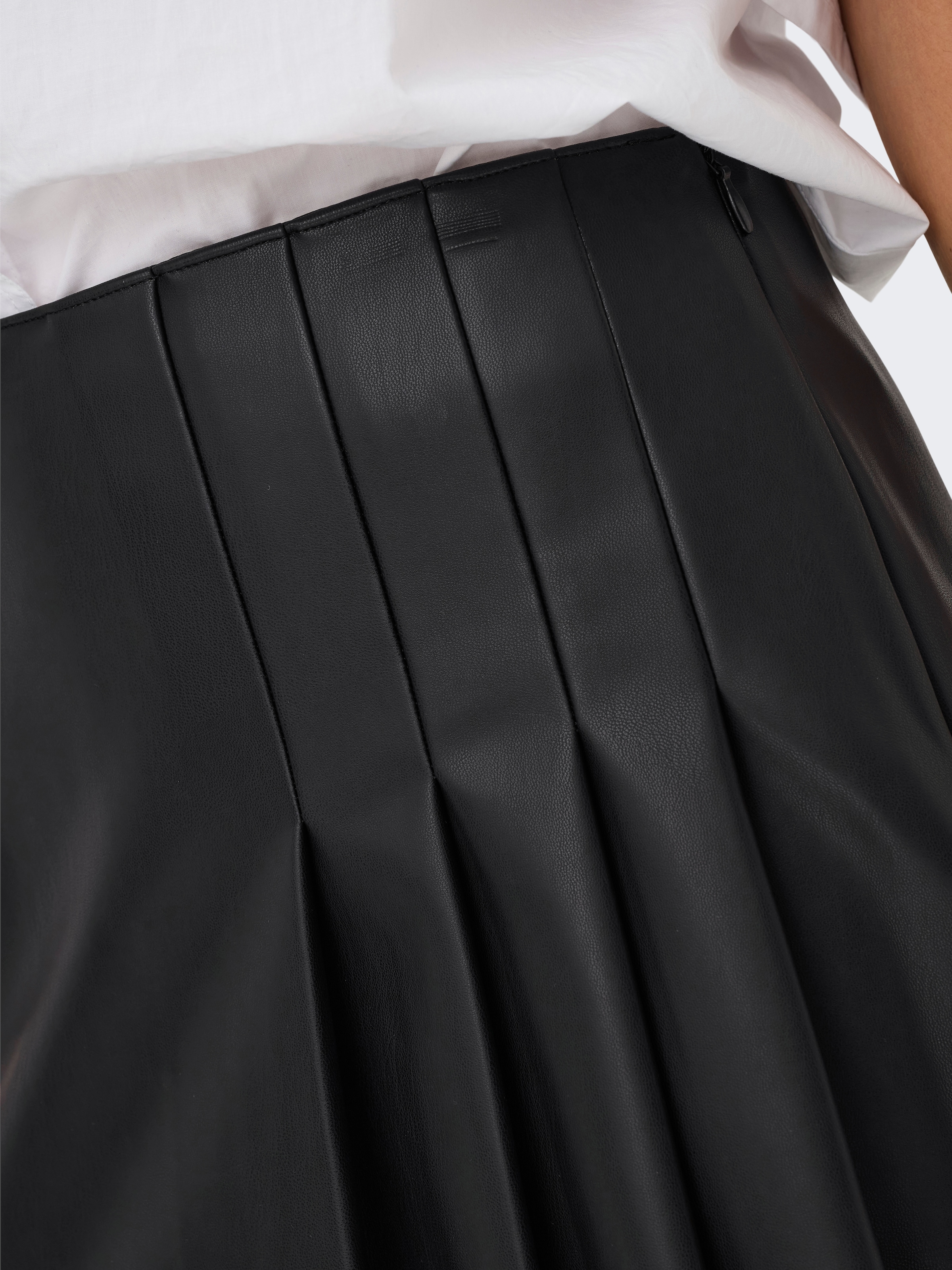 ONLY Jupe en similicuir »ONLARTZY LIFE HW FAUX LEA PLE SKIRT PNT«