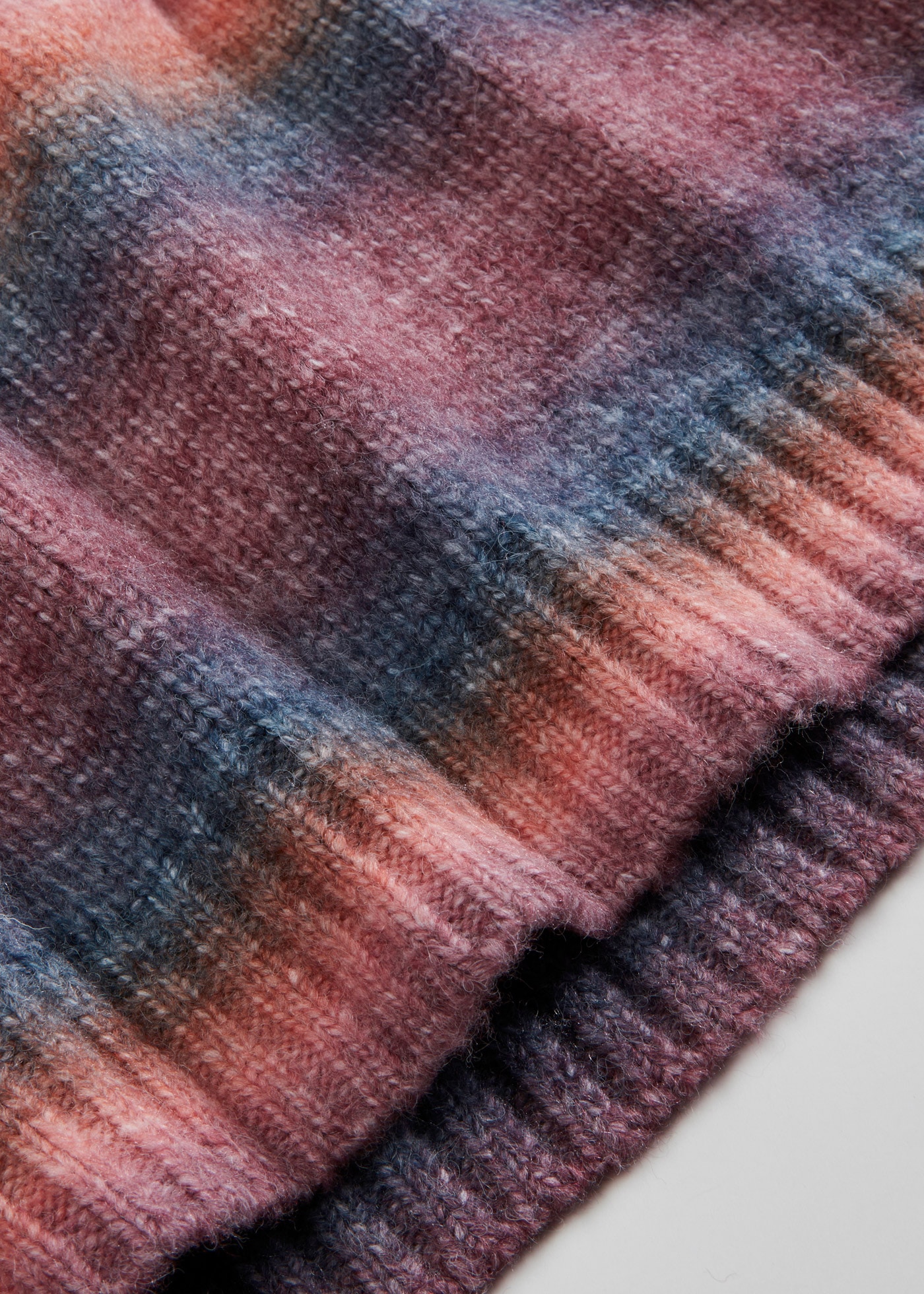 bonprix Pull en tricot aus Polyacryl, Polyester, Polyamid und Wolle, ohne Kragen