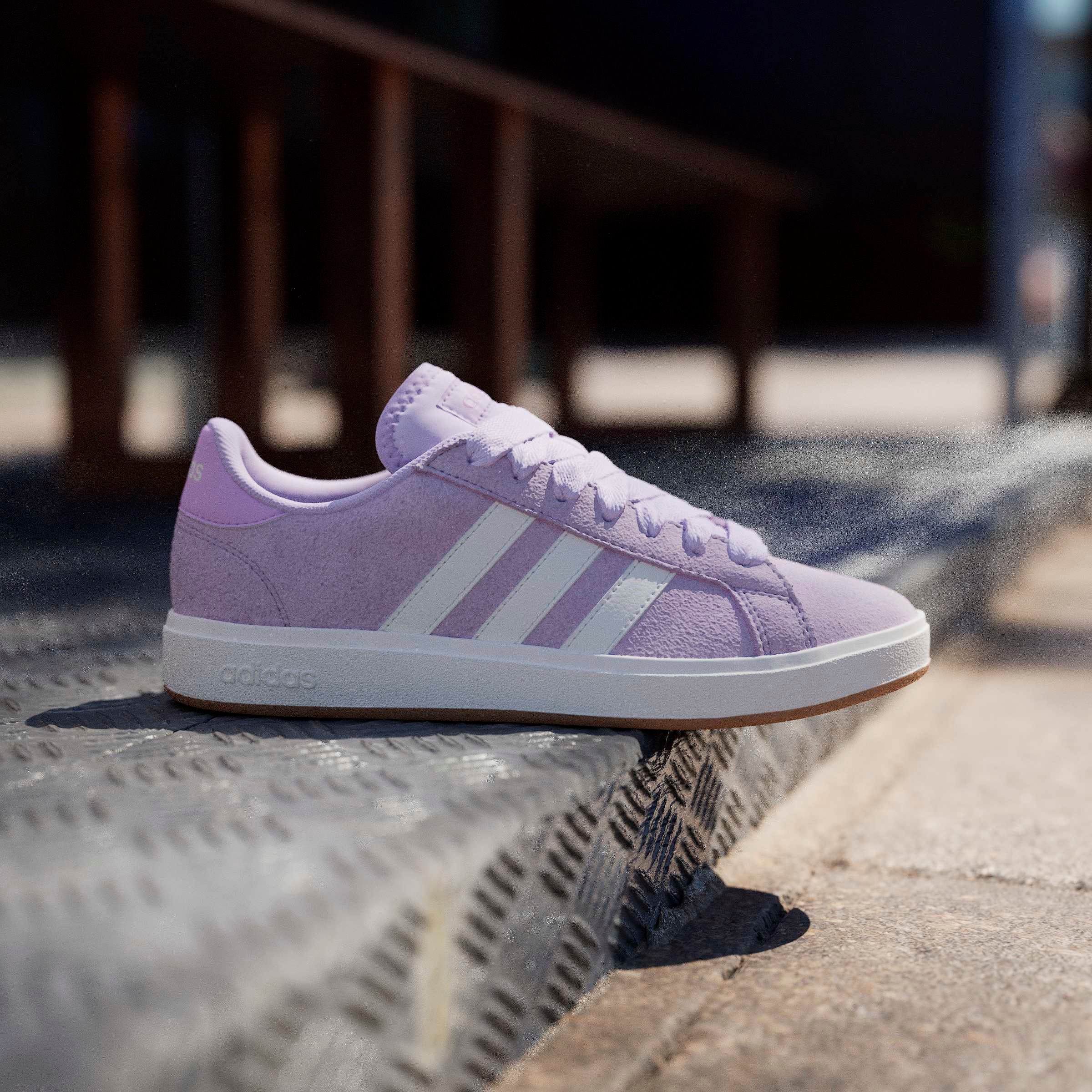 adidas Sportswear Sneaker »GRAND COURT BASE 00S«  Design auf den Spuren des adidas Campus 00