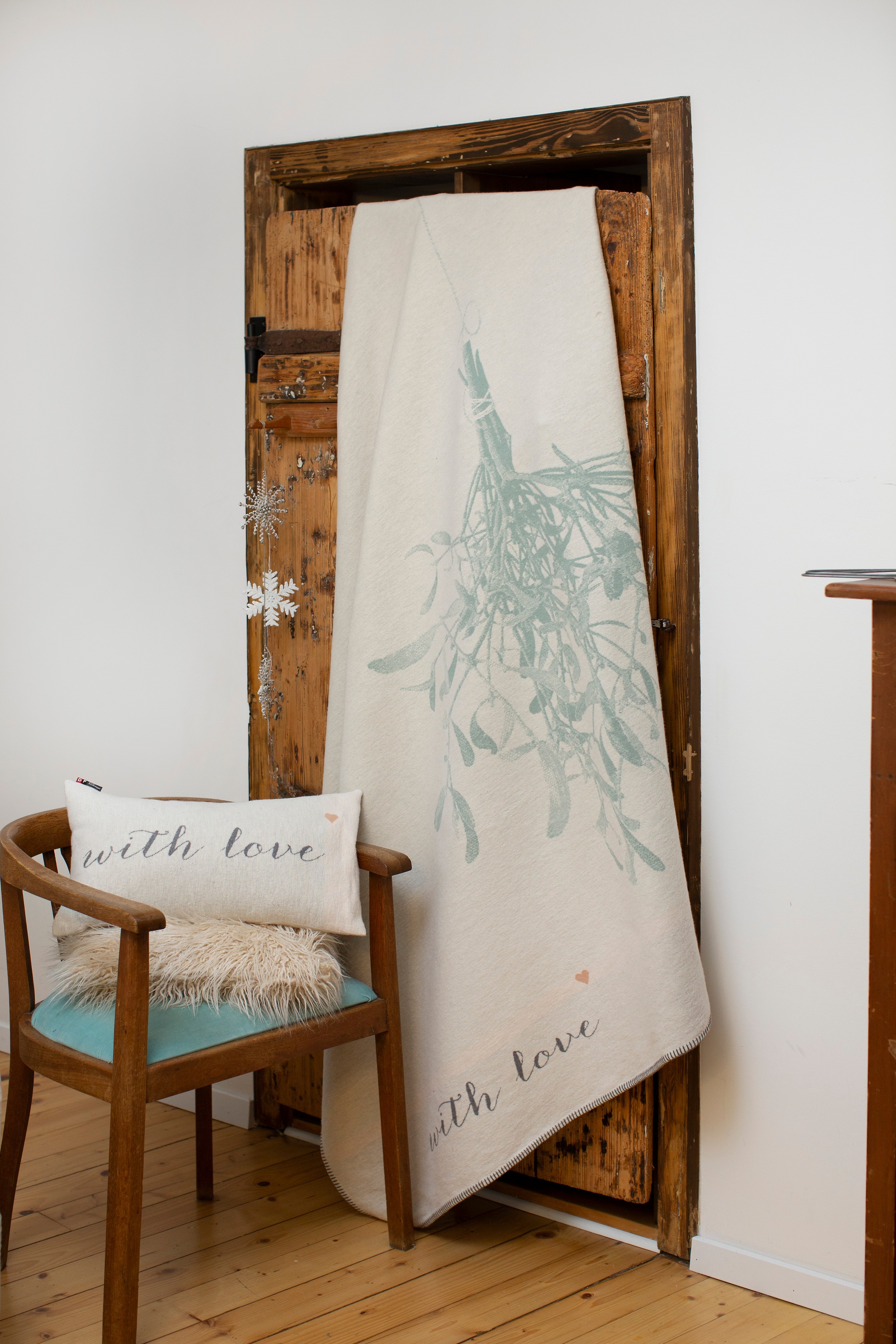 Image of DAVID FUSSENEGGER Wohndecke, mit Mistelzweig bei Ackermann Versand Schweiz