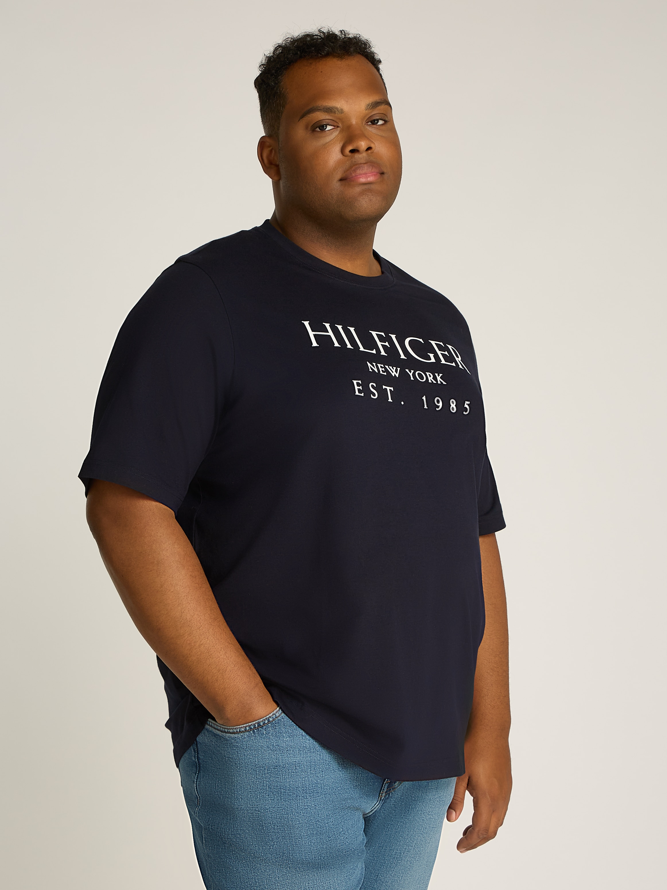 Rundhalsshirt »BT-BIG HILFIGER TEE-T«, in Grossen Grössen, mit Logoschriftzug, Rundhals