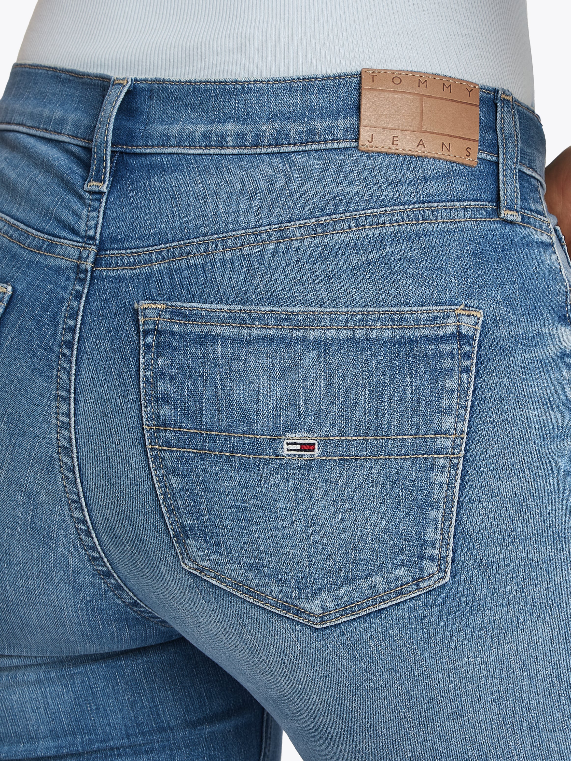 Tommy Jeans Skinny-fit-Jeans »NORA MR SKNY«, mit Waschung, mit Logo-Badge