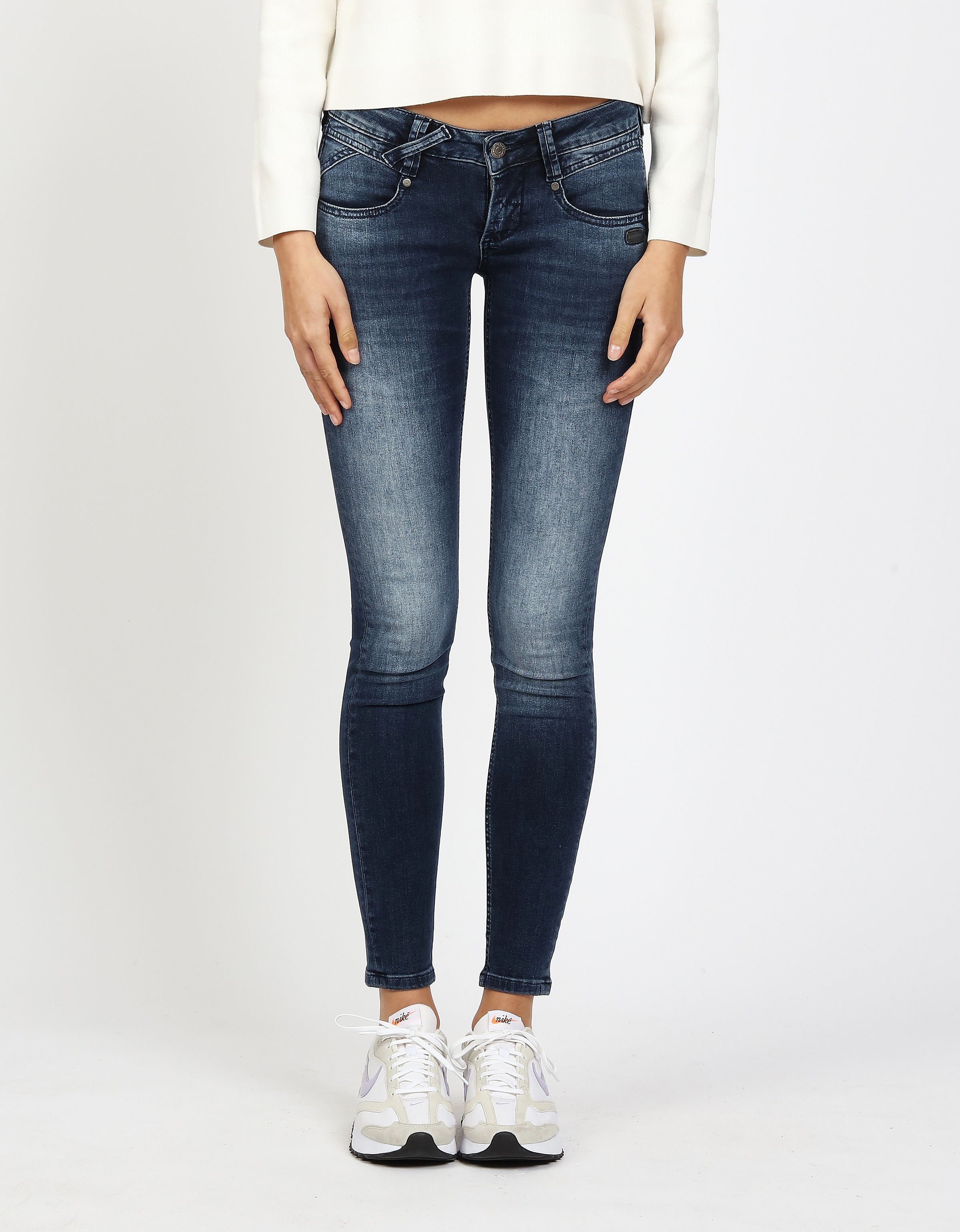 Gang, Unisex, GANG »94NENA« mit modischer Waschung, blau schwarz wash, 32, N-Gr, Skinny Fit Jeans mit niedriger Leibhöhe und normaler Beinlänge