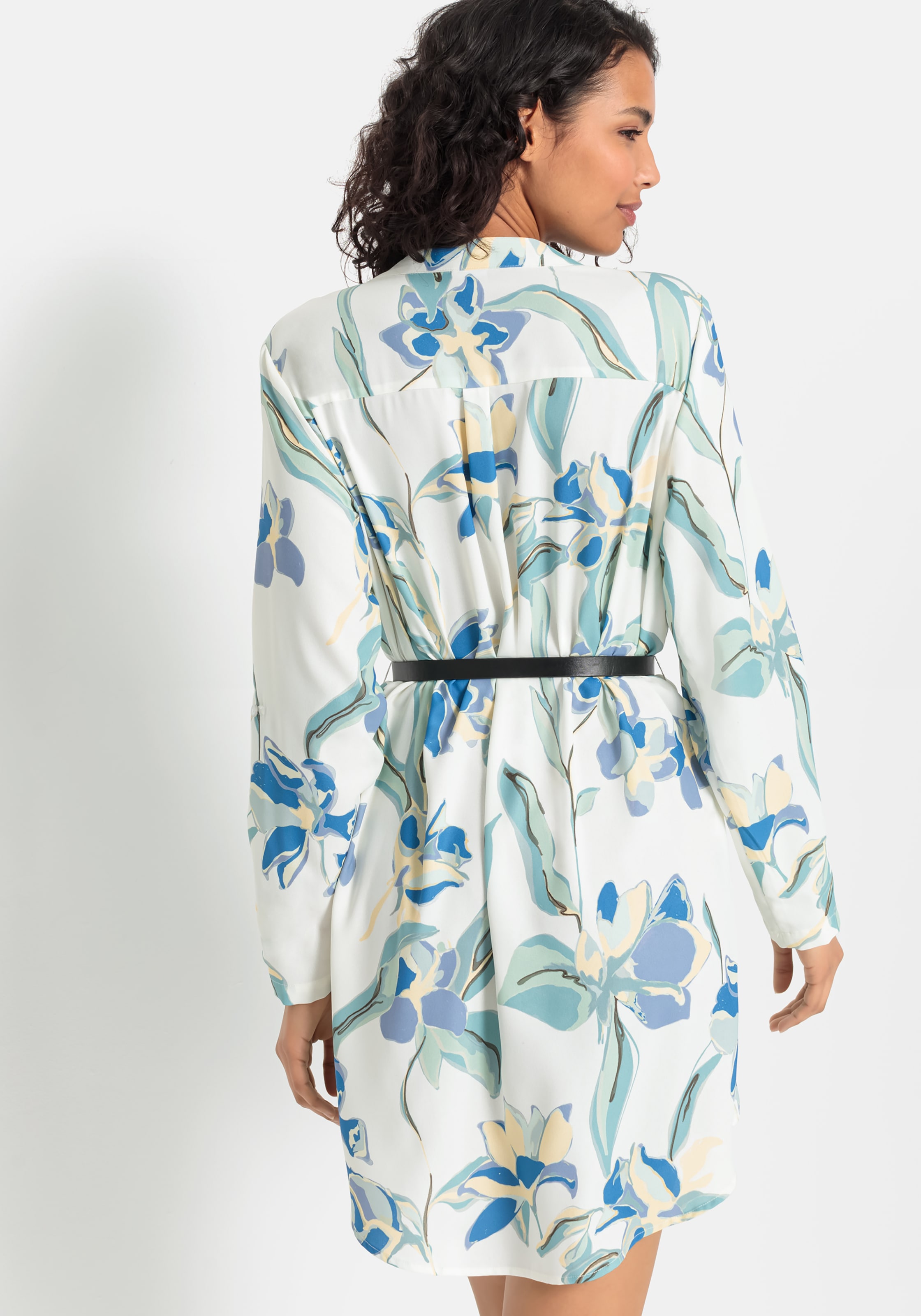 LASCANA Longbluse, (mit Gürtel in Lederoptik), aus gekreppter Ware mit Blumendruck, Blusenkleid