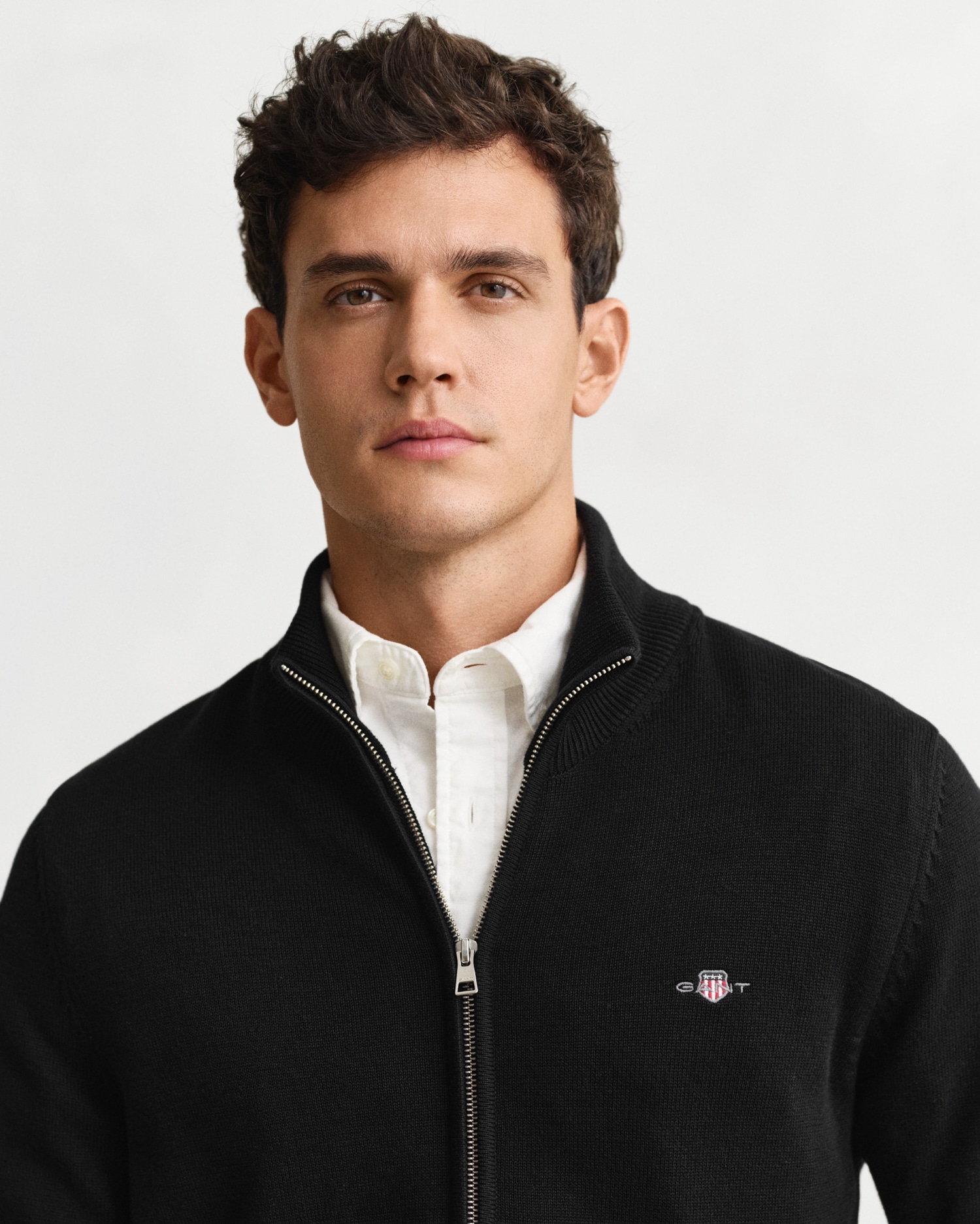 Gant Cardigan »CASUAL COTTON ZIP CARDIGAN« Mit Rippbündchen an Stehkragen, Ärmeln und Saum